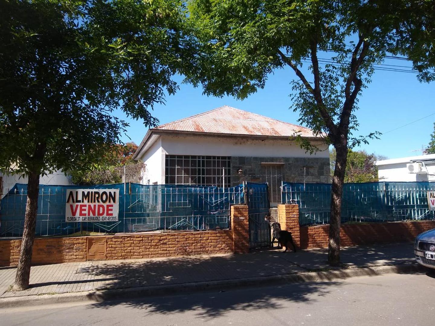 Venta | Casa | 2 Dormitorios | Gran lote | Capitán Bermúdez | Barrio Centro