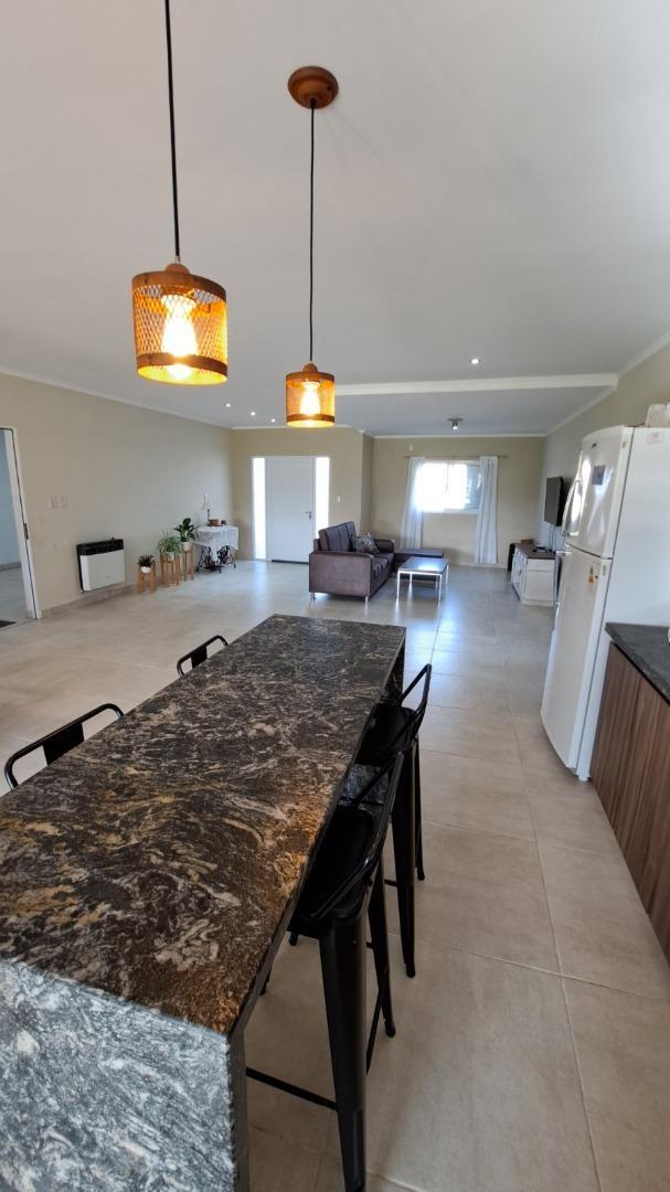 Casa 3 ambientes con 2 baños