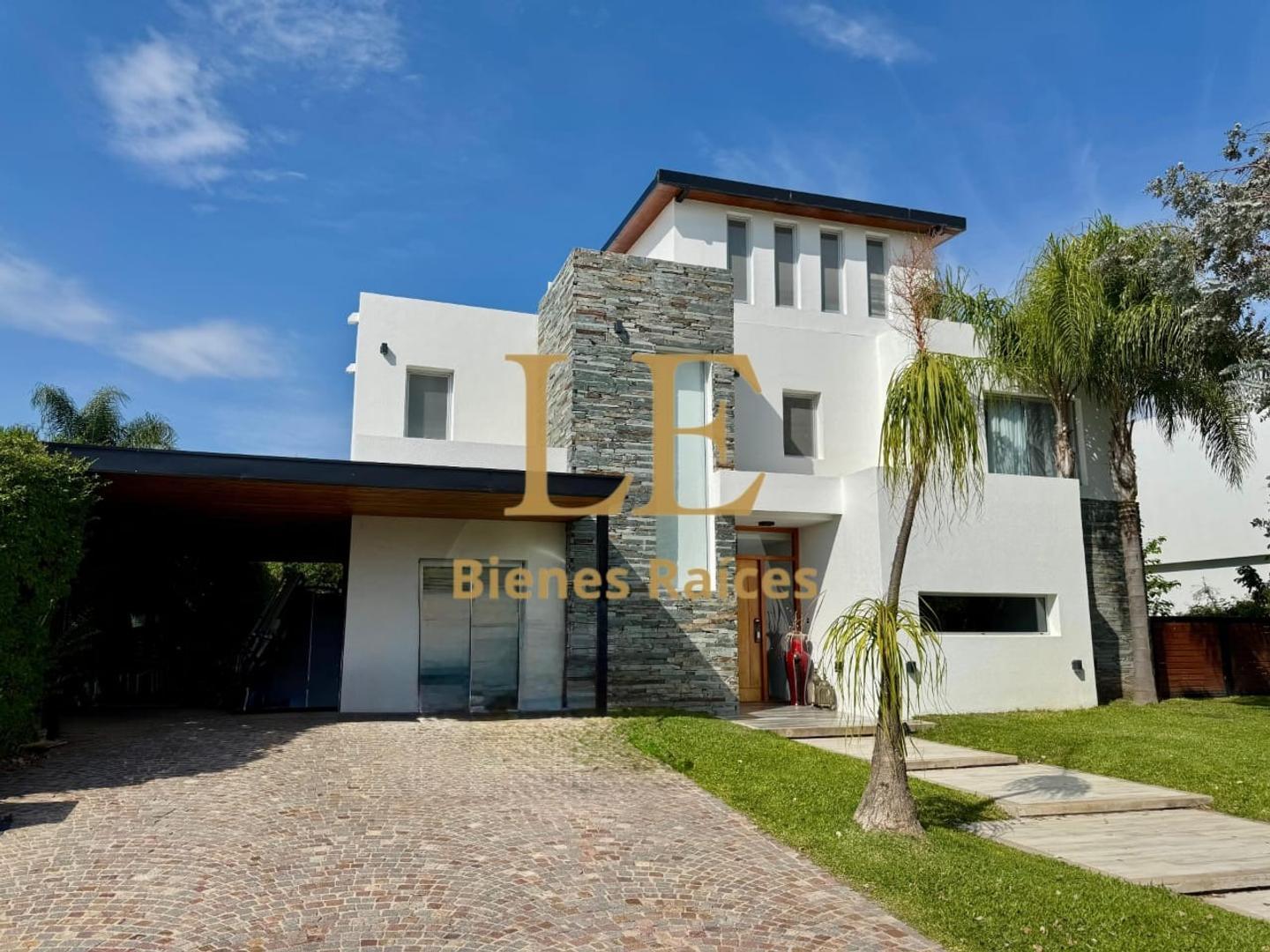 Casa en Venta con 6 cocheras