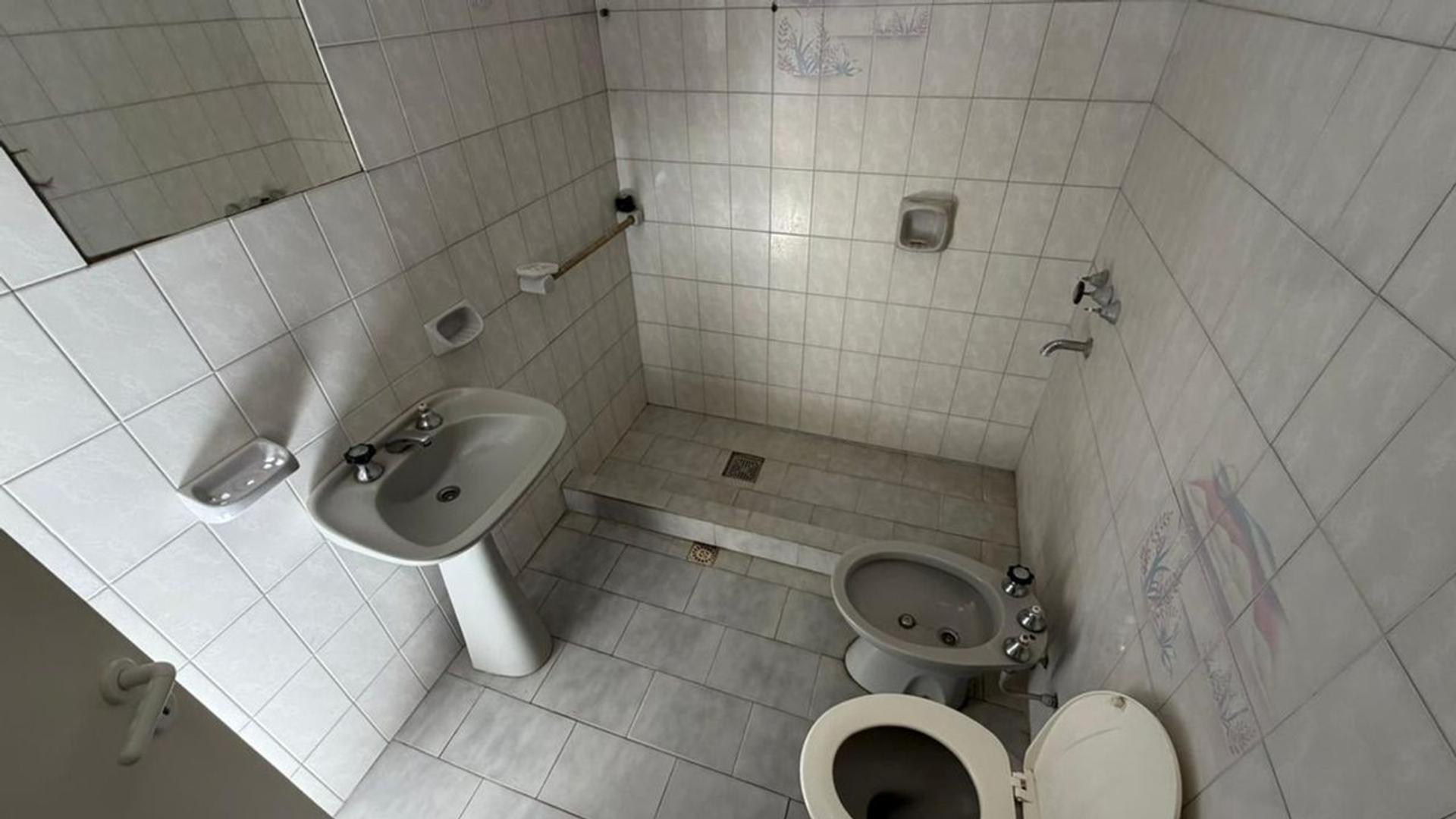 Se vende casa parcial  refaccionada (en PH) - VT