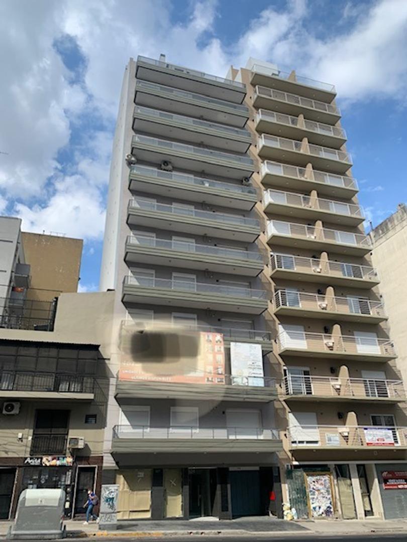 Alquiler monoambiente con balcón  en Flores