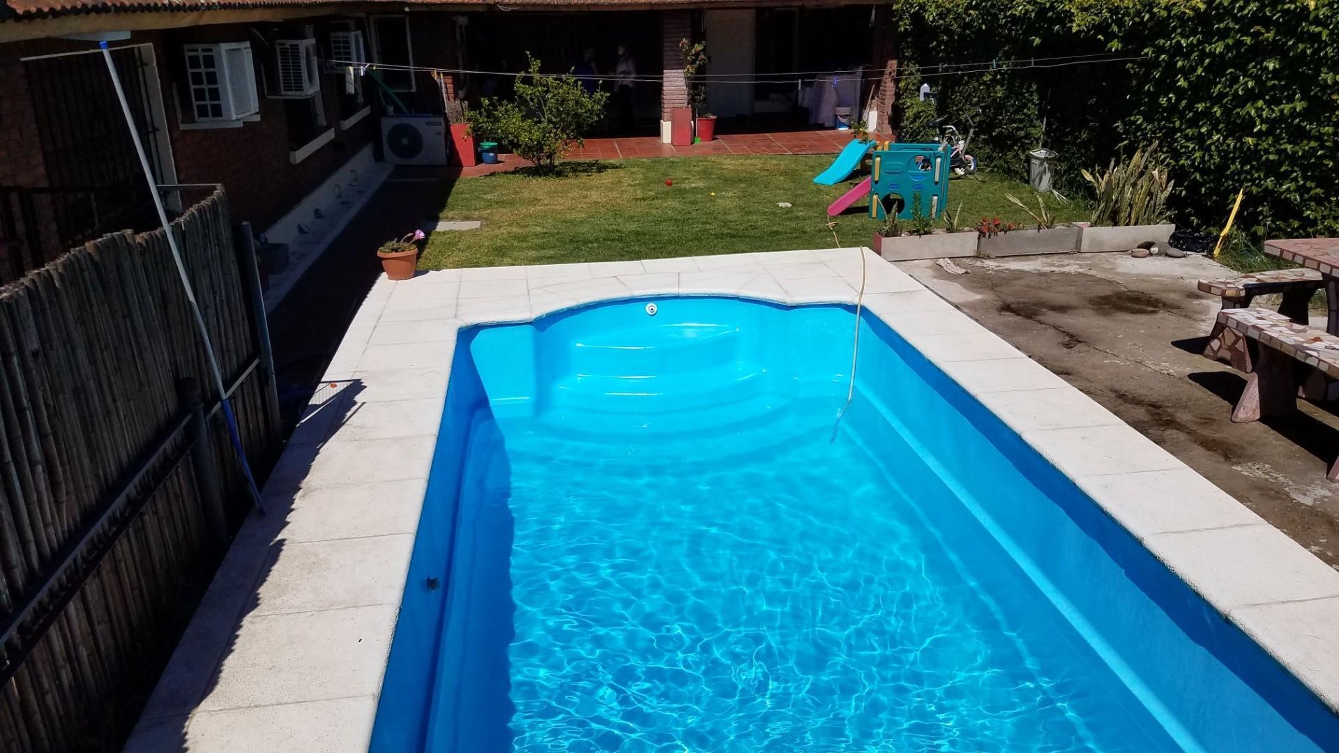 Casa en Venta con 2 cocheras