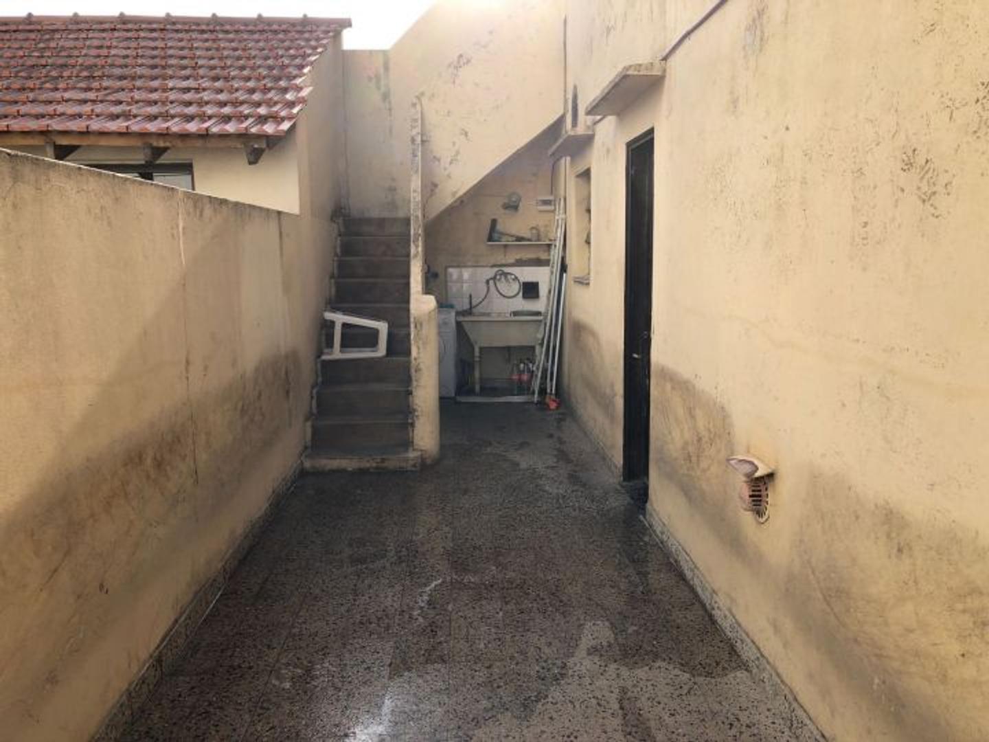 Depto Tipo Casa en Venta con 1 cocheras