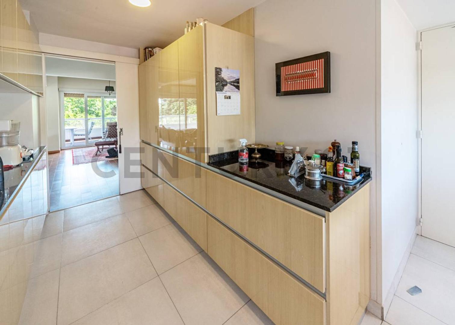 Departamento 4 ambientes con 3 baños