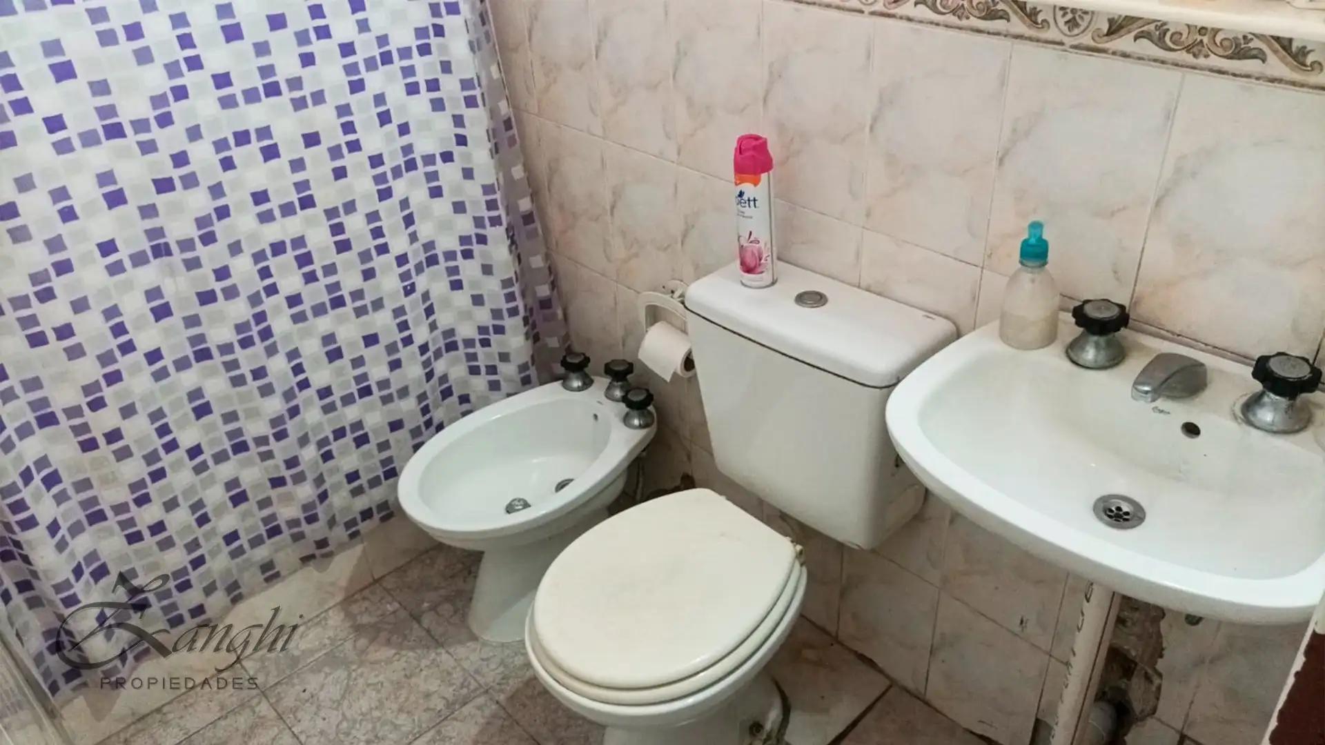 Casa 2 ambientes con 1 baño