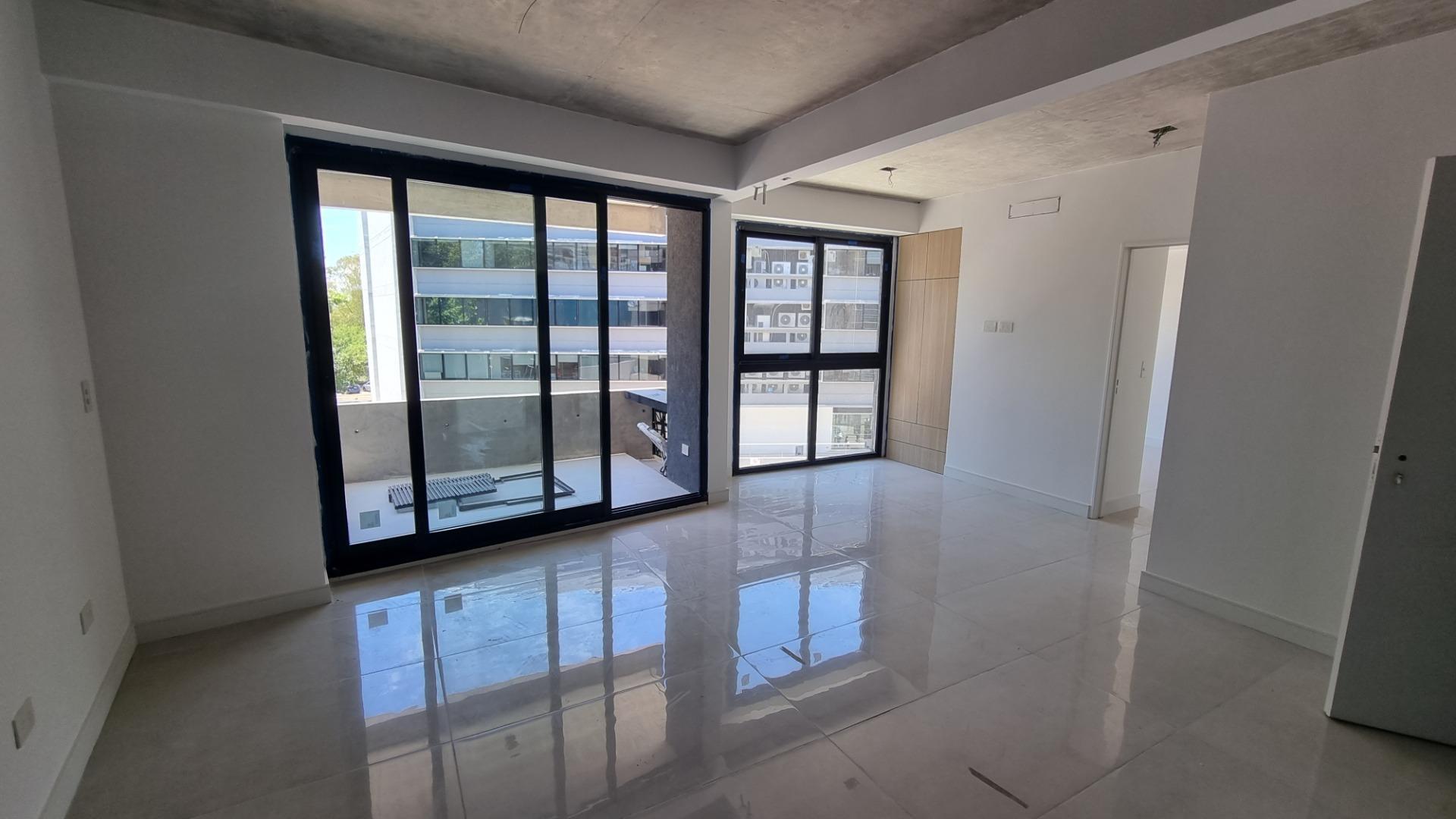 2 ambientes c/cochera op, dormit en suite y toilette, balcón