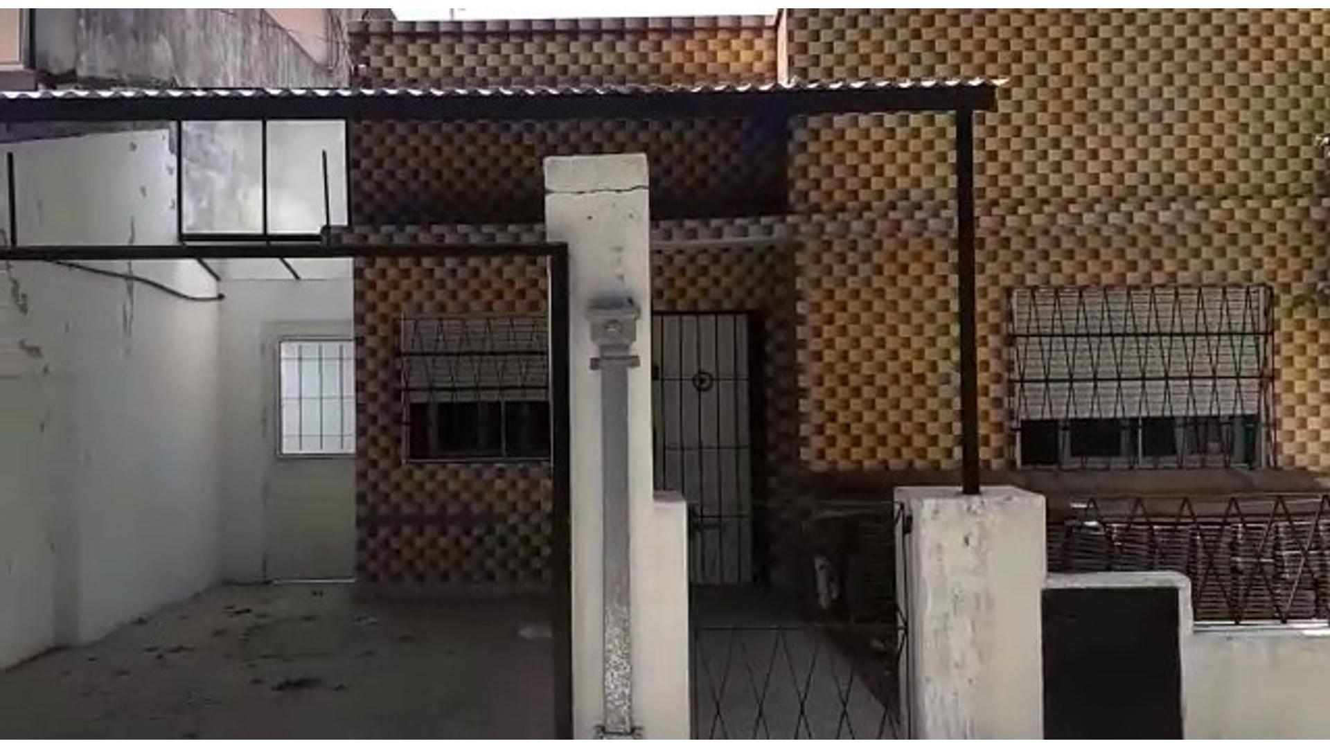 CASA CON AMBIENTES AMPLIOS