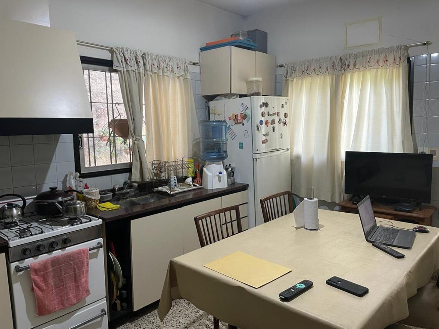 Casa en Venta con 3 cocheras