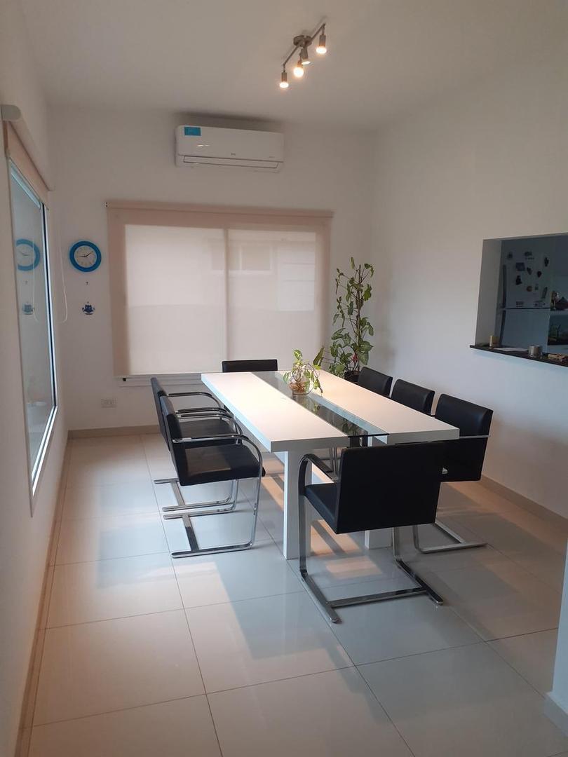 Lf. Hermosa Casa De Calidad En Barrio San Alfonso, Pilar Del Este