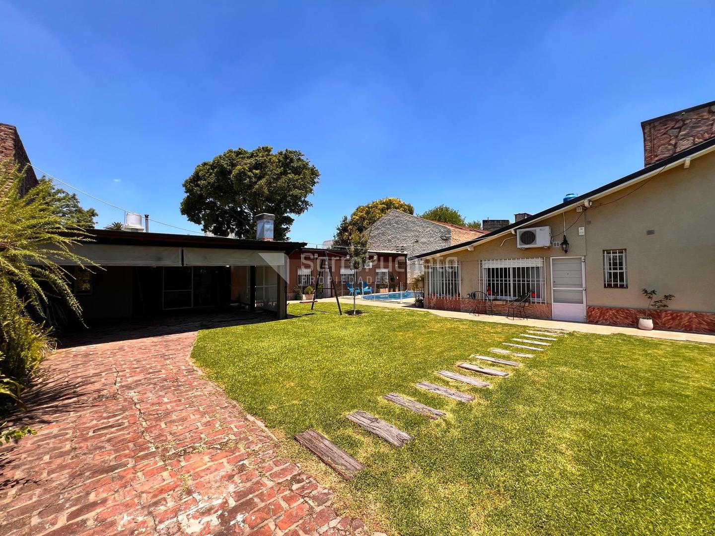 Casa 4 ambientes con 2 baños