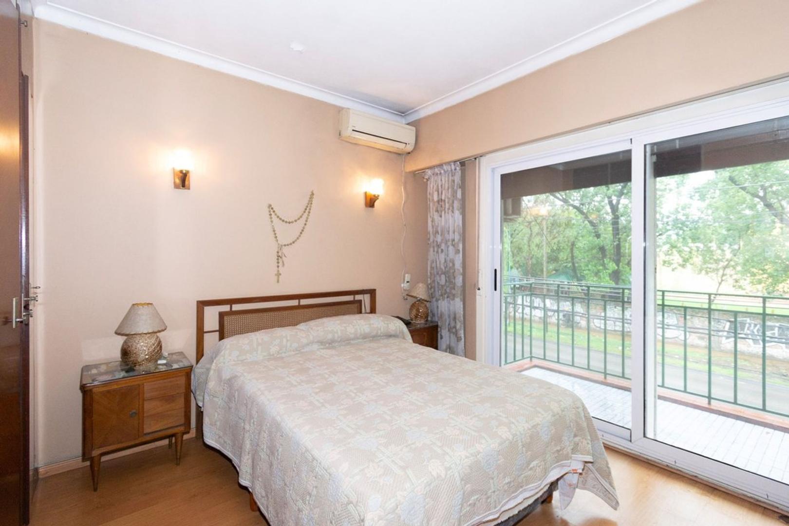 VENTA Casa 5 ambientes LOCAL DEPOSITO Villa Maipu