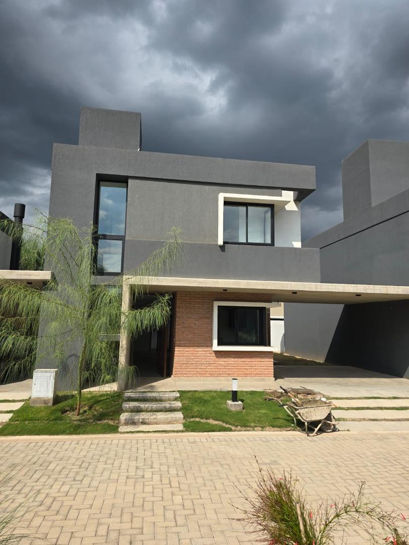 DUPLEX 3 DORMITORIOS EN HOUSING