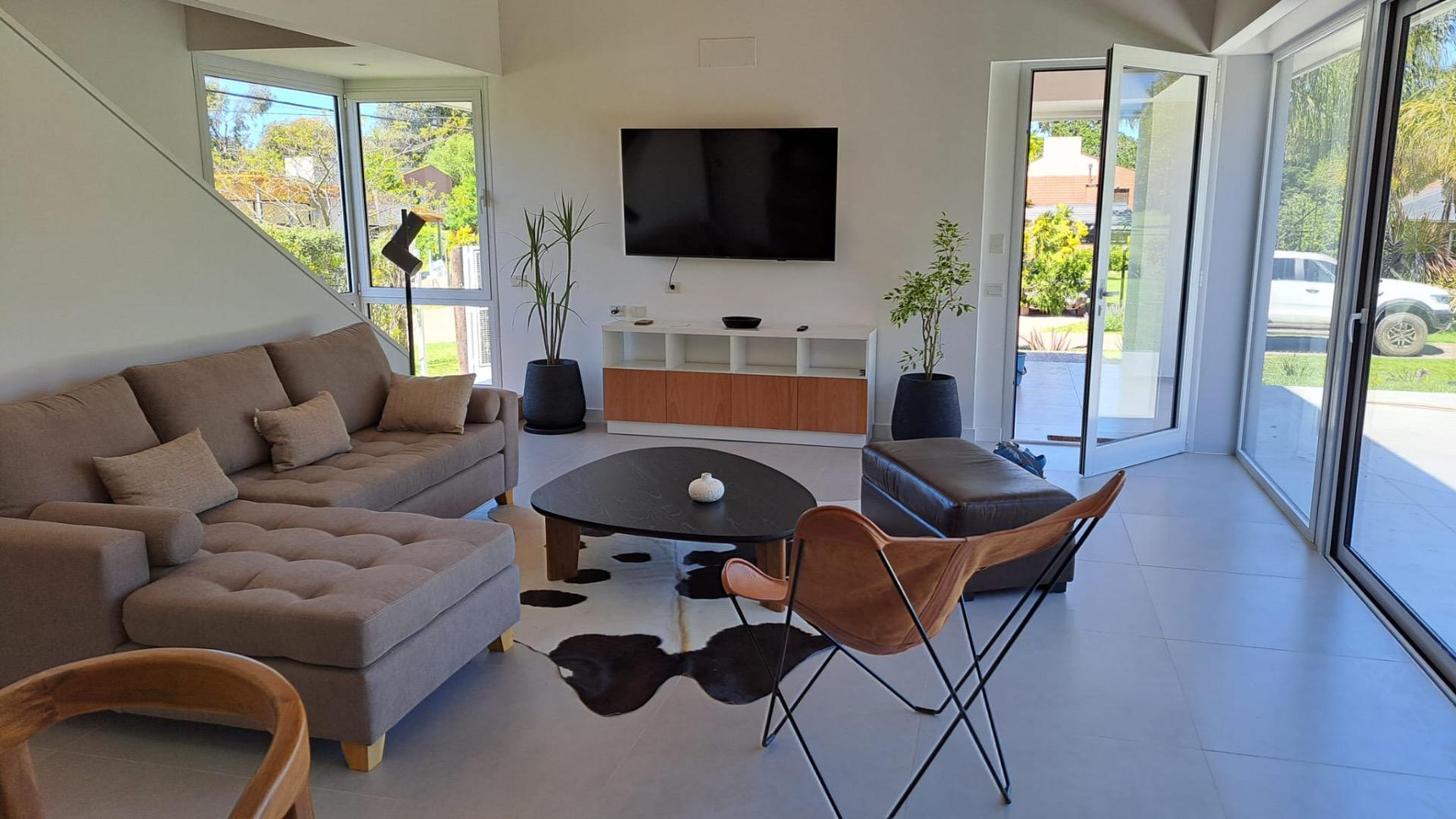 Casa 3 ambientes con 2 baños