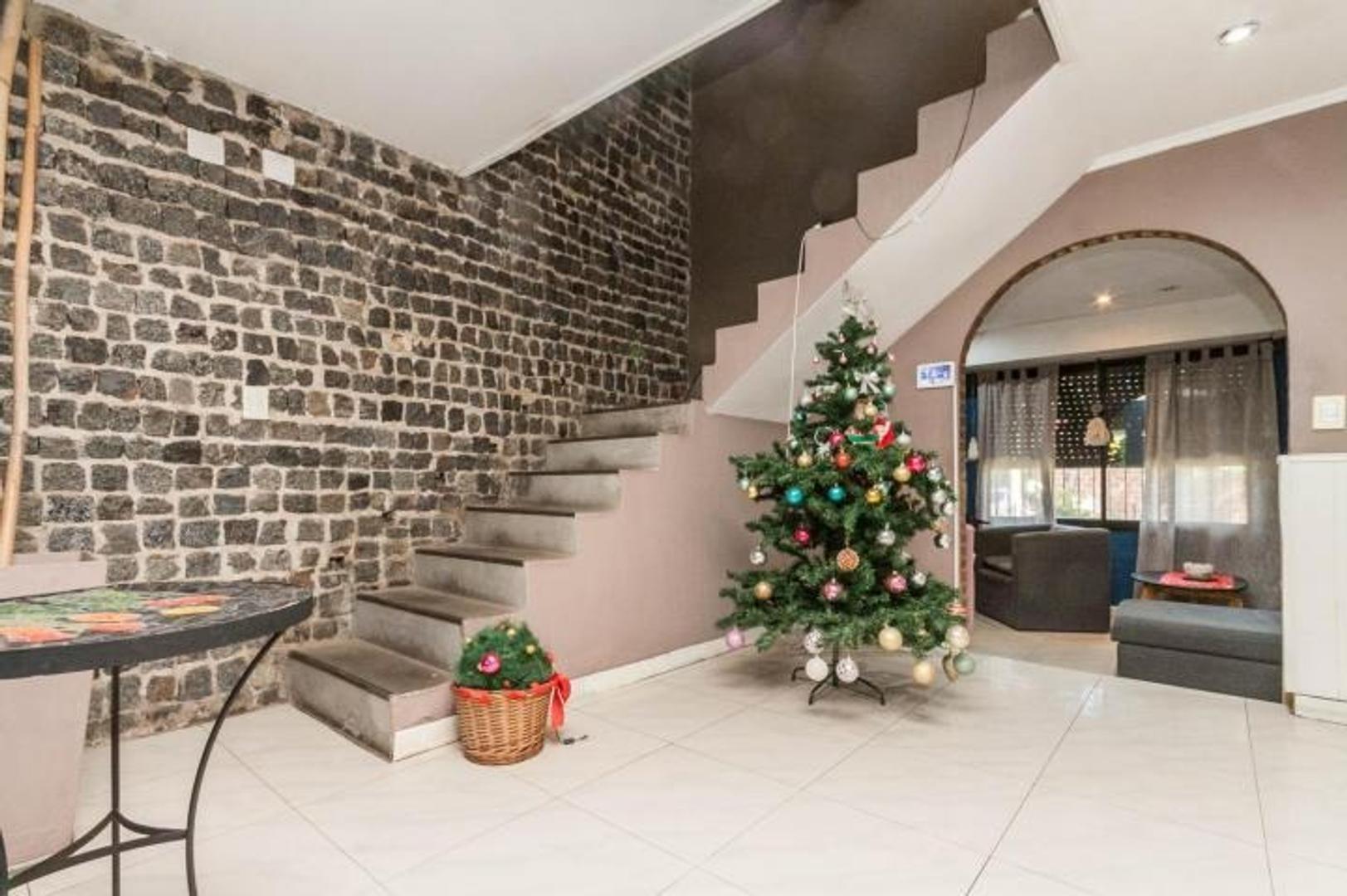 Casa 5 Ambientes con Gran  Fondo y Pileta en Lavallol