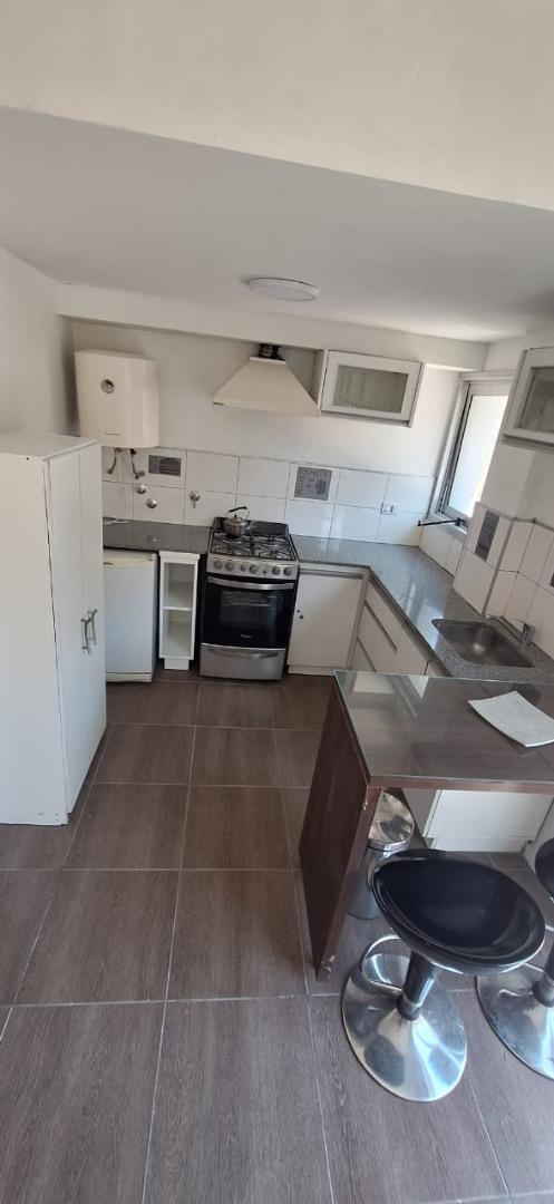 Castelli 3100, Piso 1