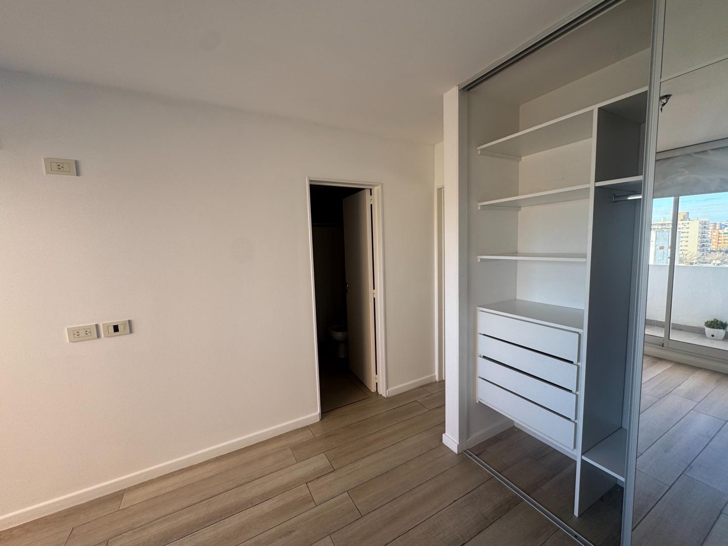 Departamento en Alquiler con 1 cocheras