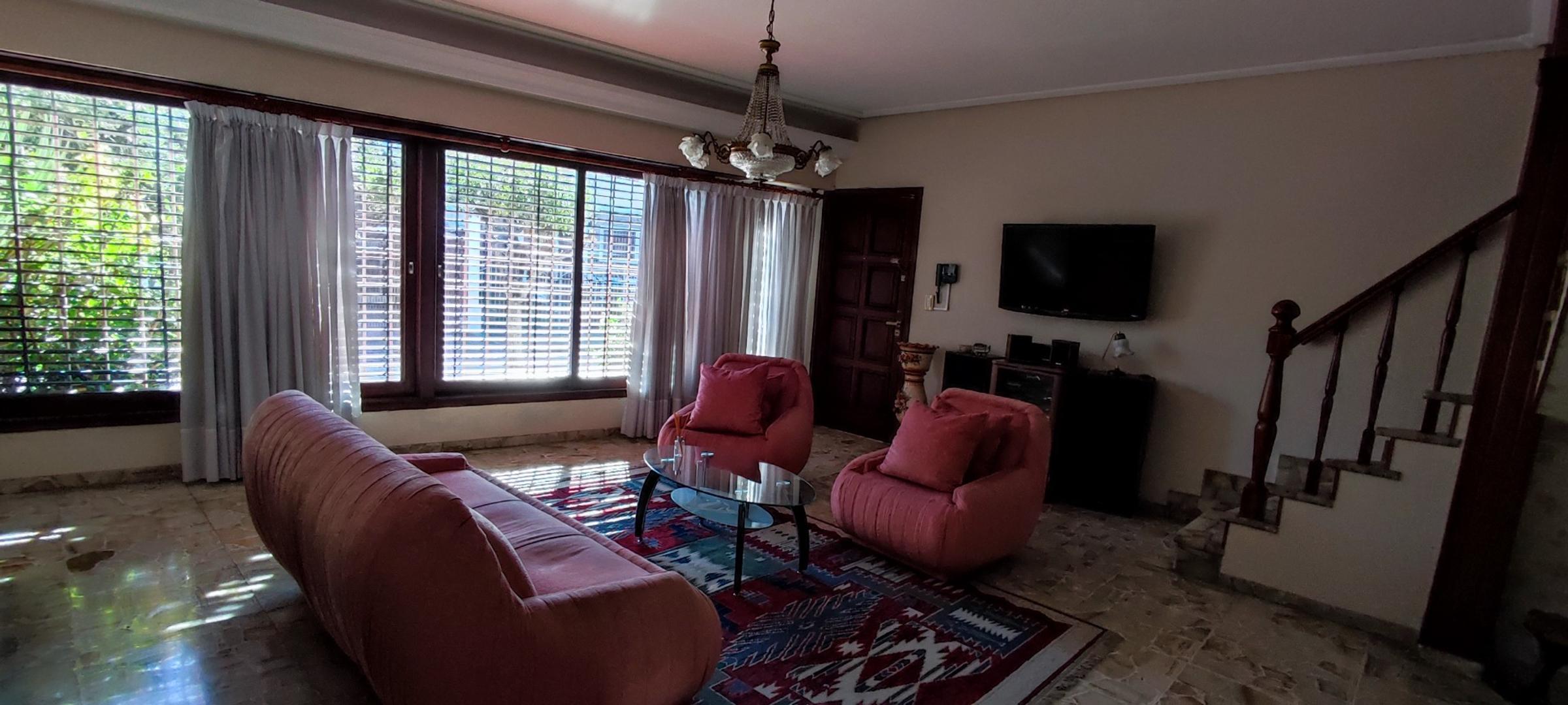 Casa 4 ambientes con 3 baños