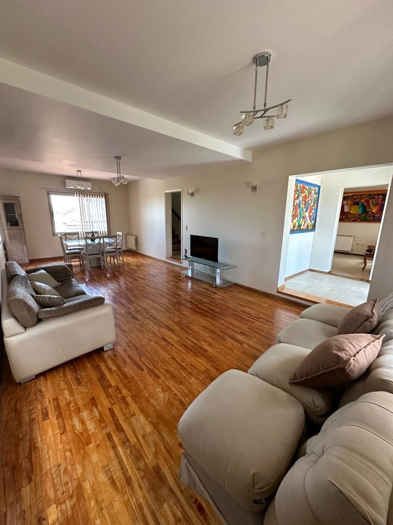 ALQUILER TEMPORARIO IMPORTANTE CASA AMOBLADA EN 5 LOMAS