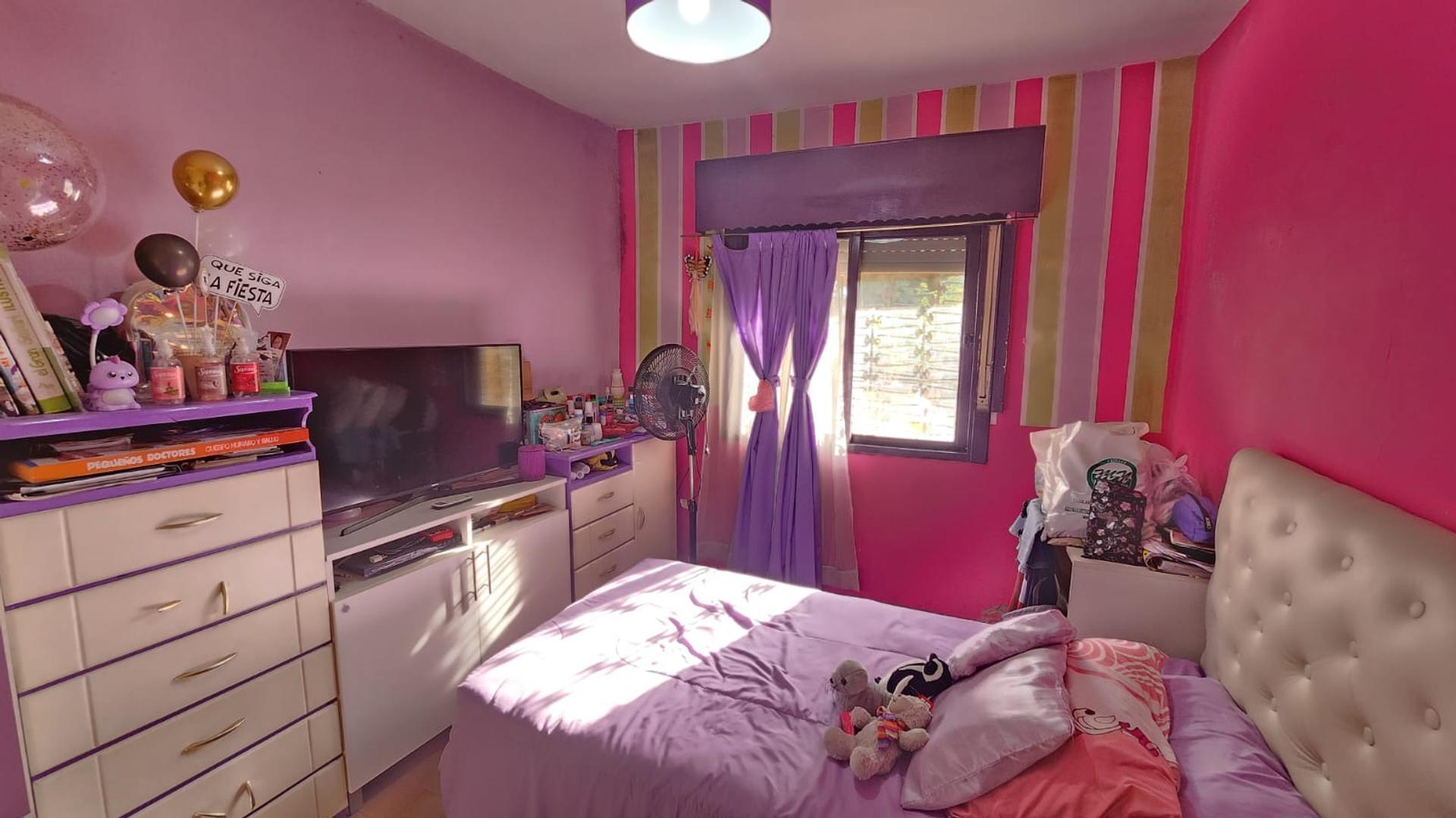 Casa de tres ambientes sobre lote propio parque y garage