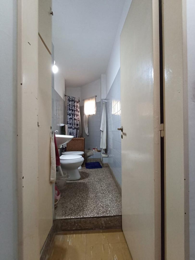 CASA  4amb VENTA Hurlingham Barrio Cartero PERMUTA