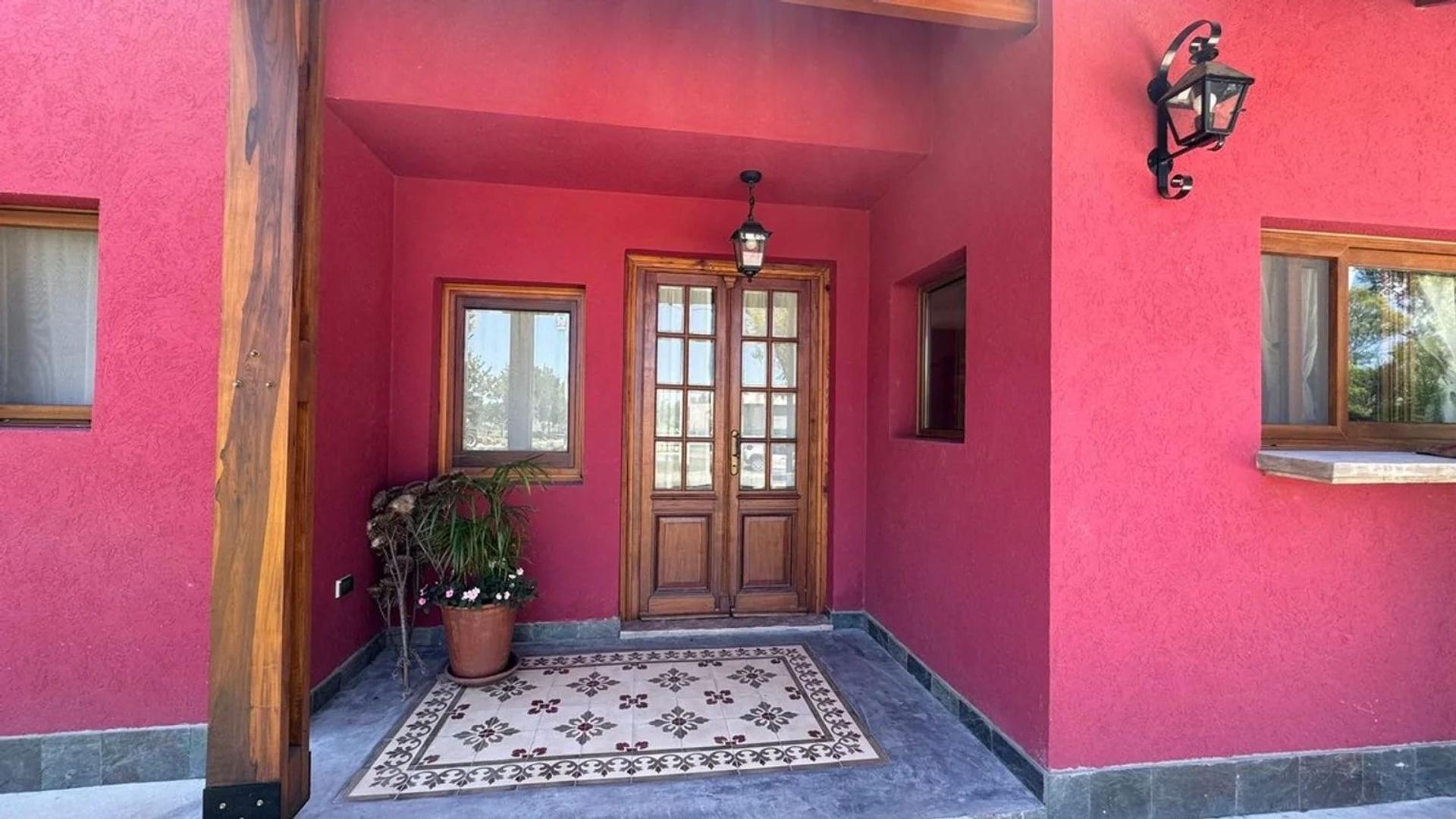 Casa en Venta con 5 cocheras