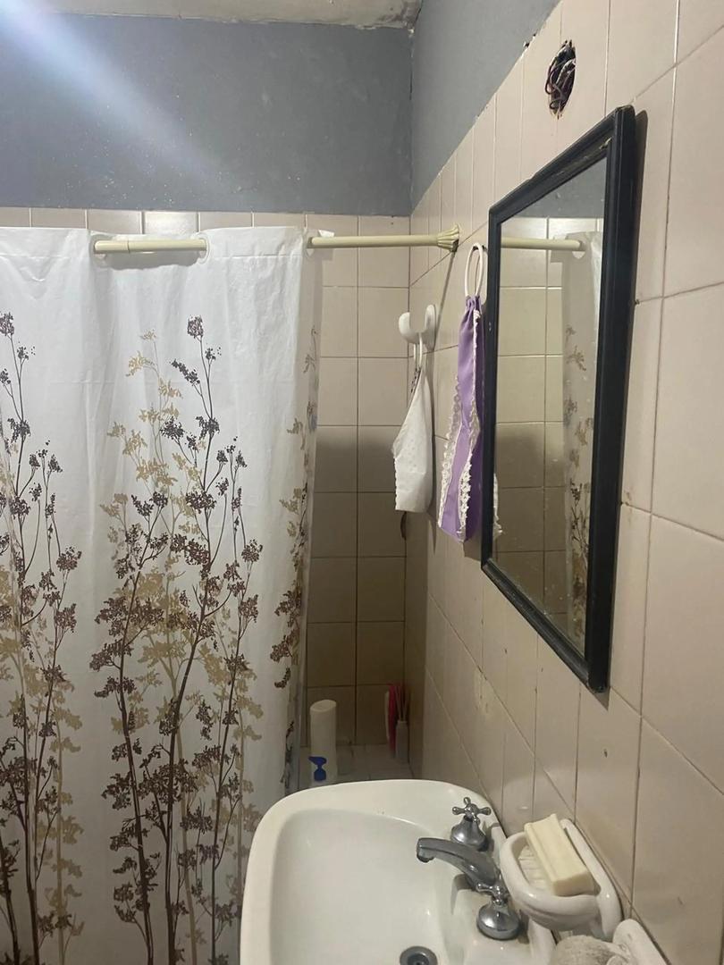 Casa 2 ambientes con 1 baño