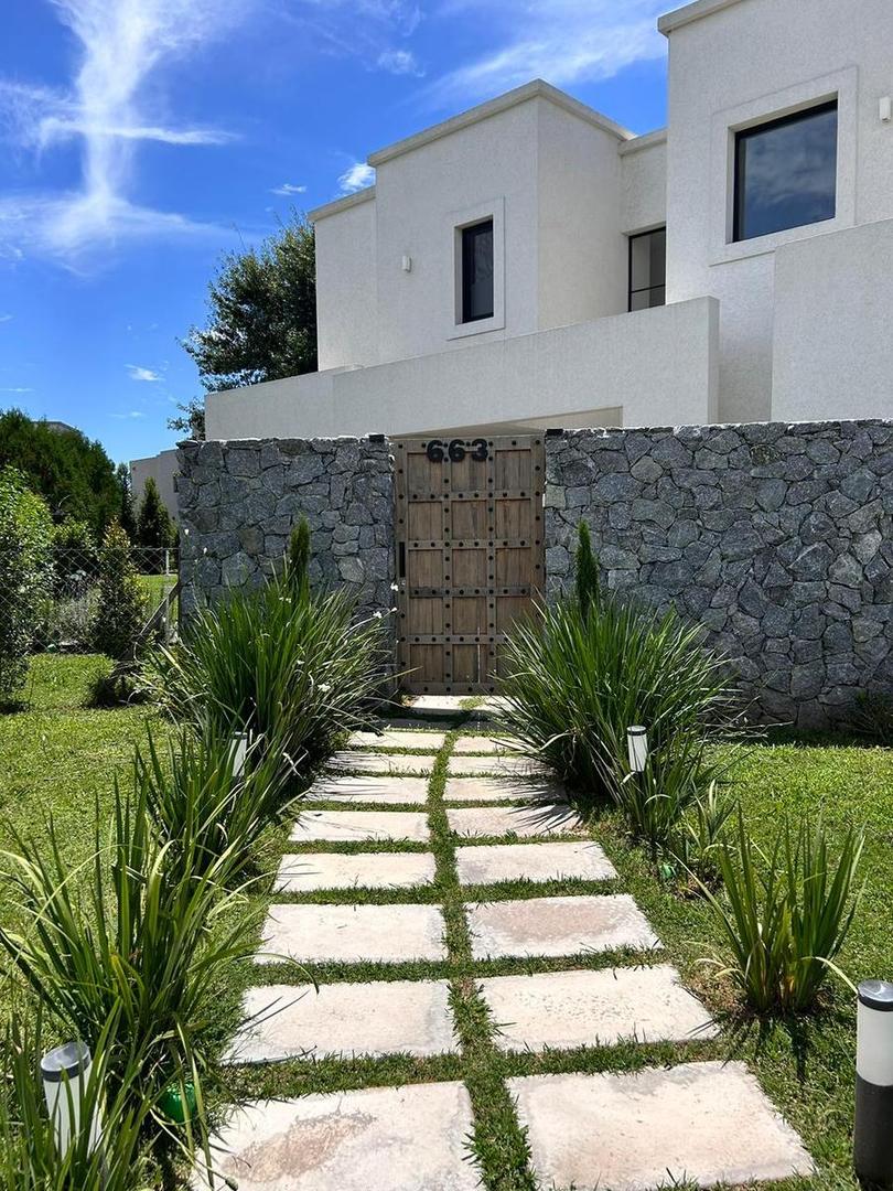 Casa en Alquiler Temporal de 4 dormitorios