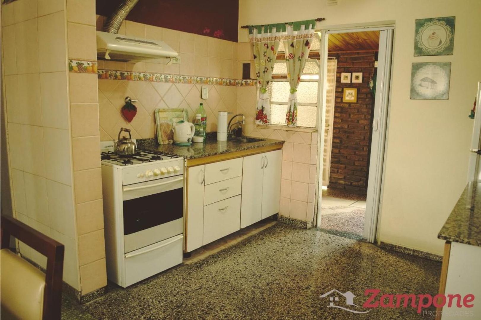 Casa 3 ambientes con 1 baño