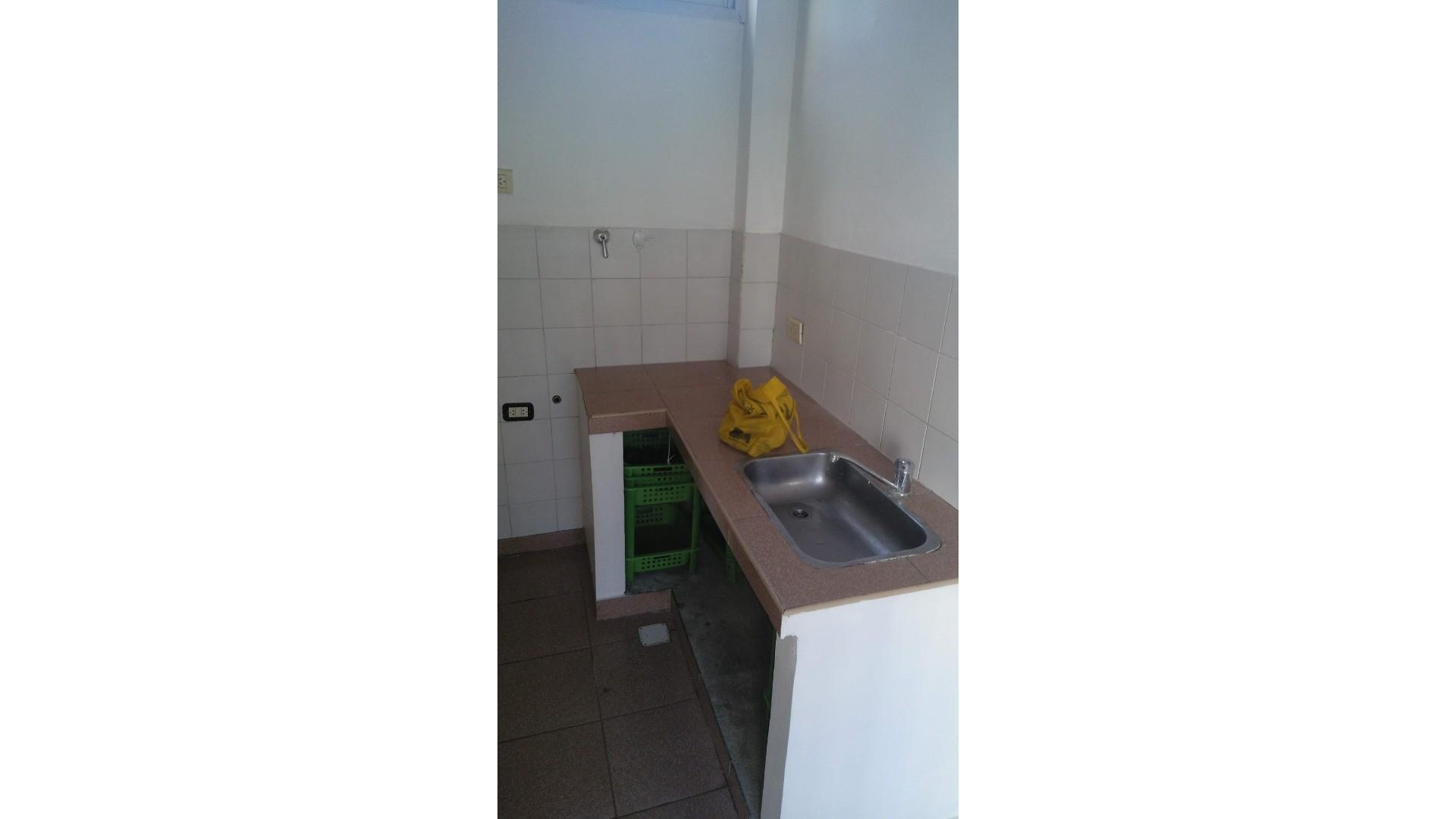 Departamento tipo casa de 3 ambientes en  VENTA- JUNCAL 3200