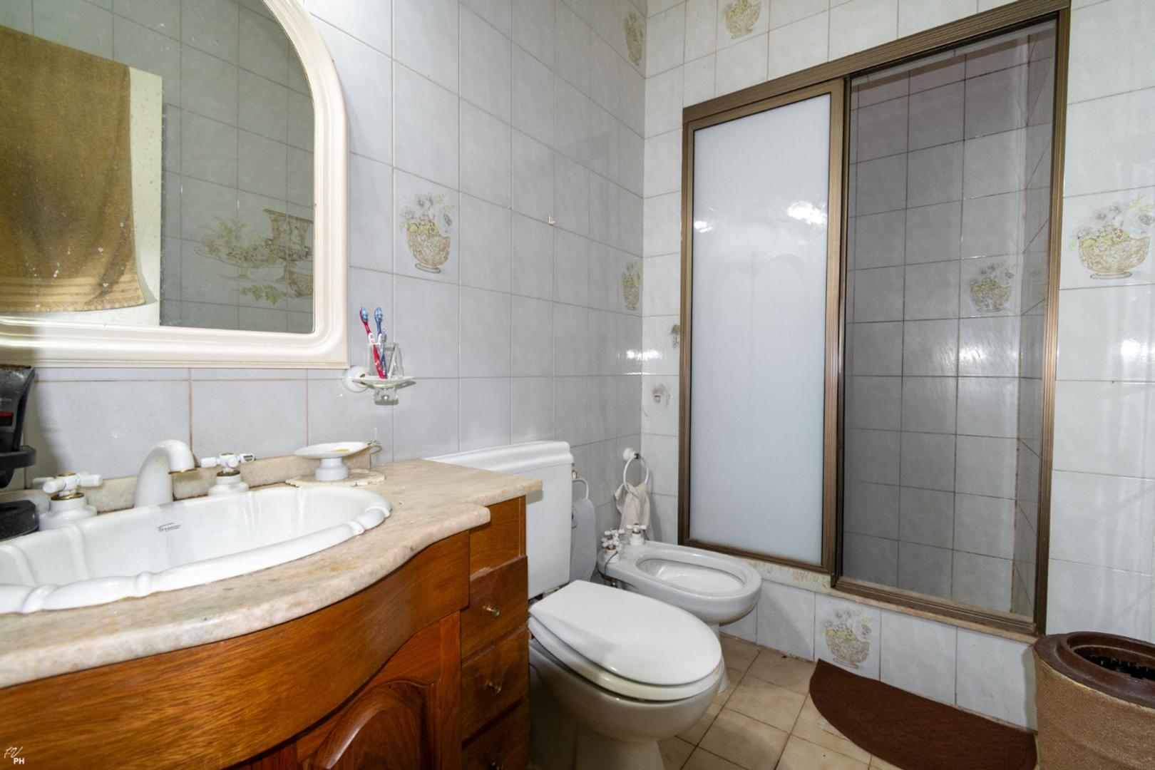 Casa 2 ambientes con 2 baños