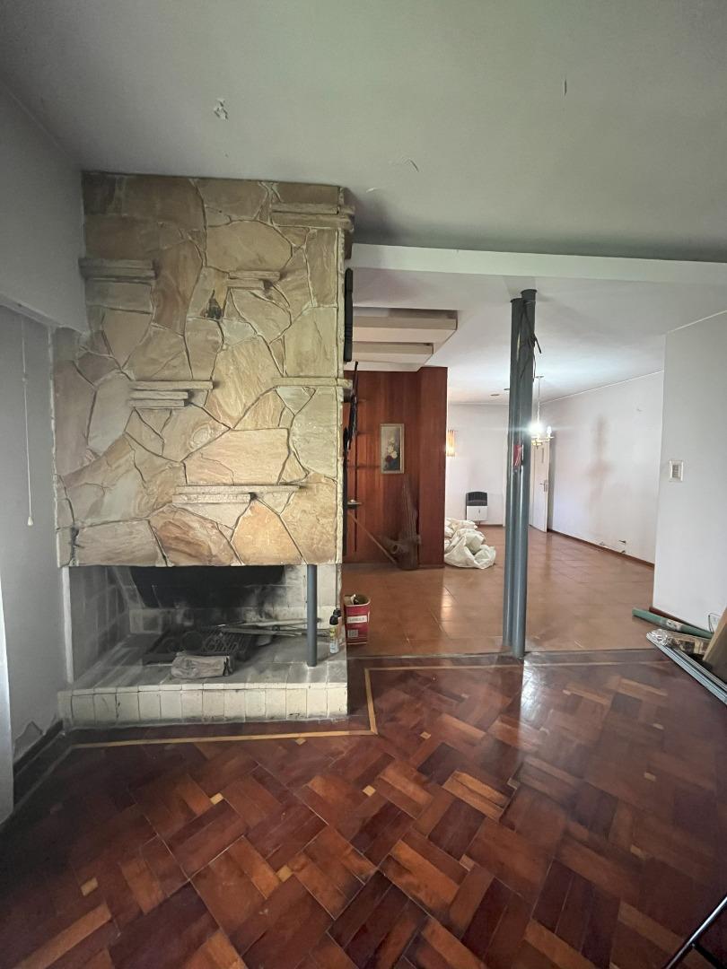 Casa en Venta con 3 cocheras