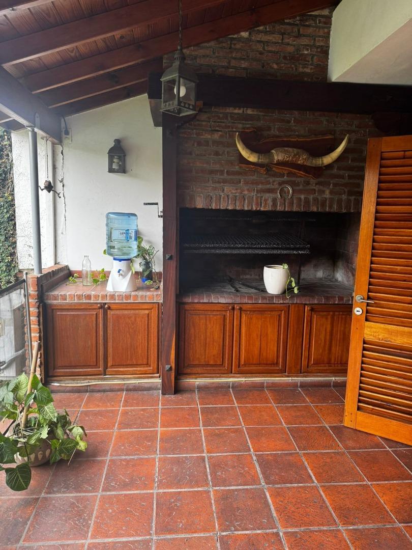 Casa en Venta con 4 cocheras