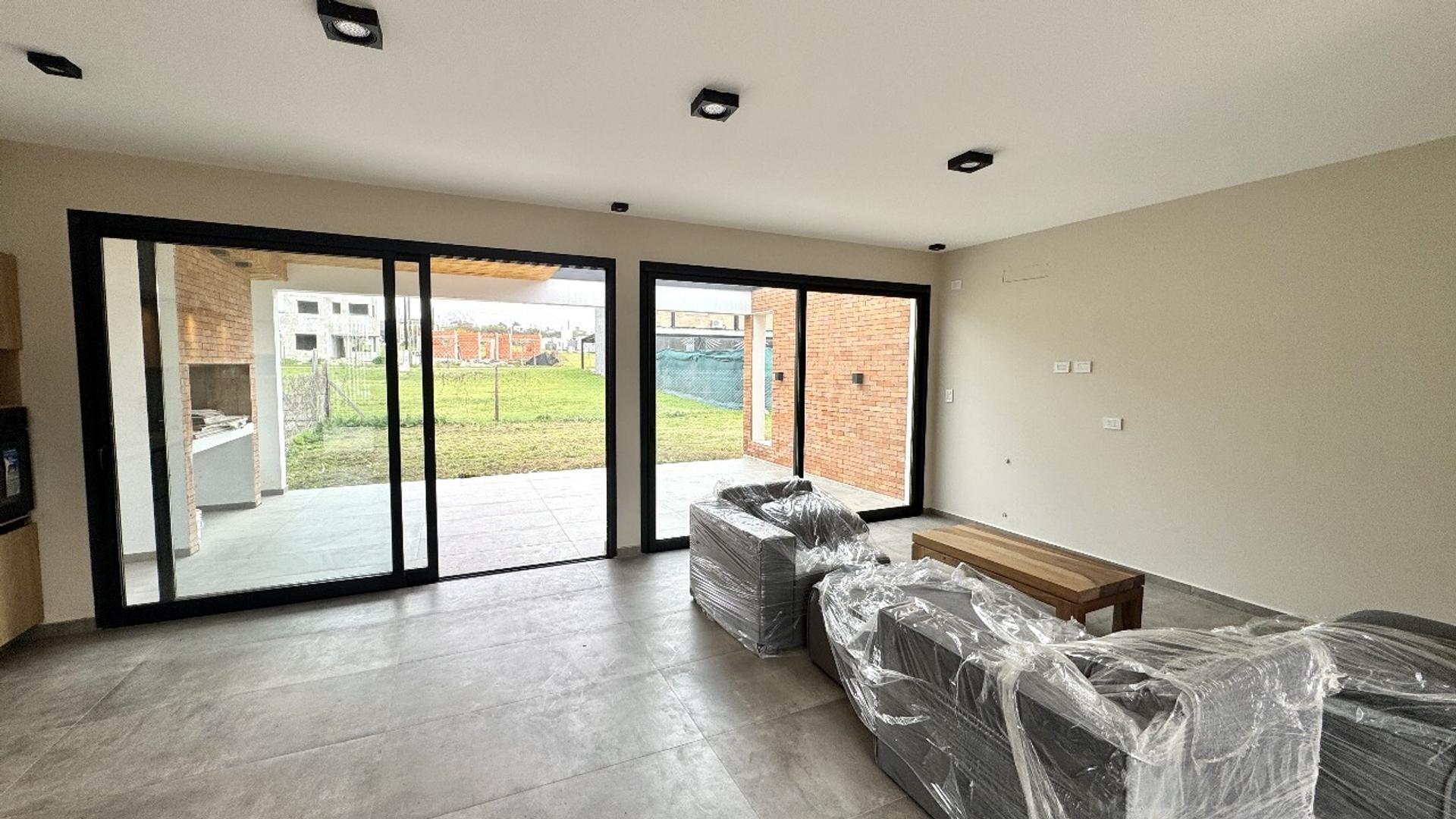 Casa 4 ambientes con 3 baños