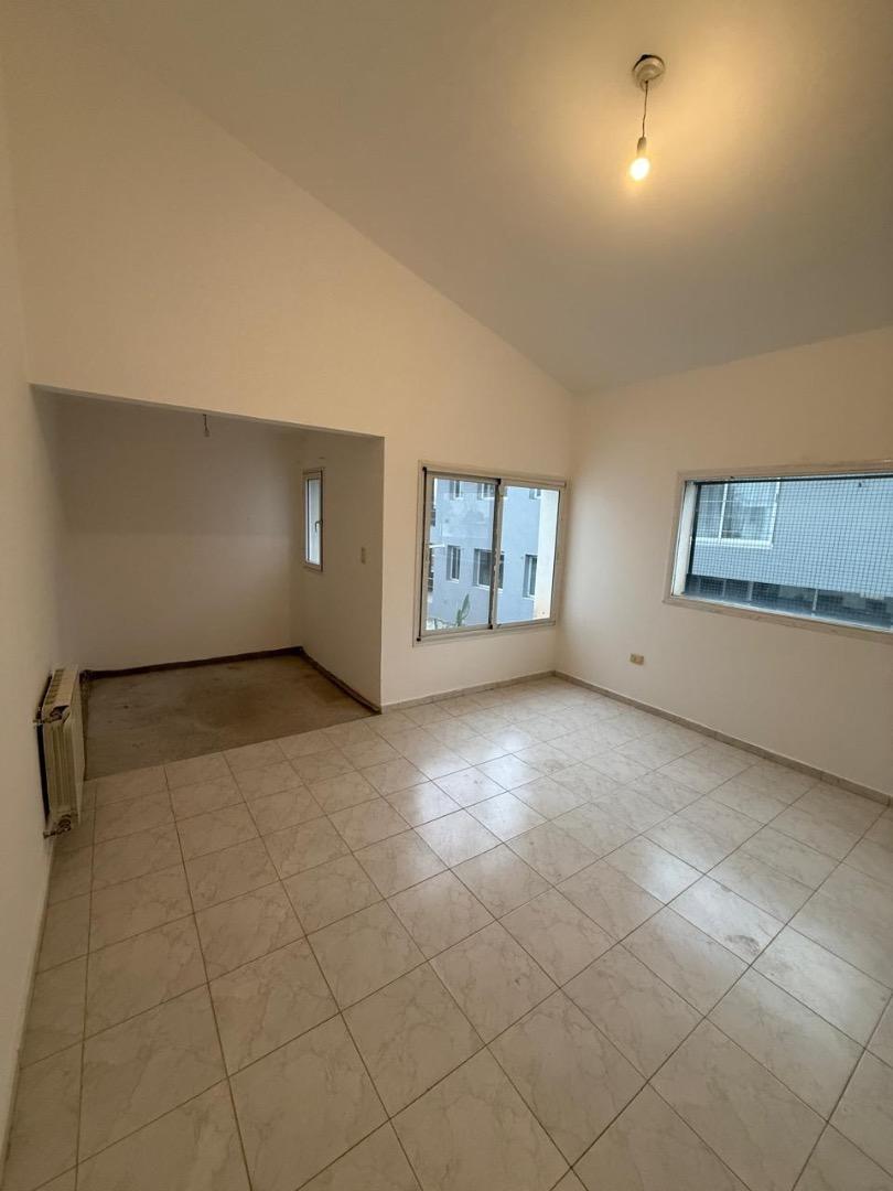 Casa en Alquiler con 5 cocheras