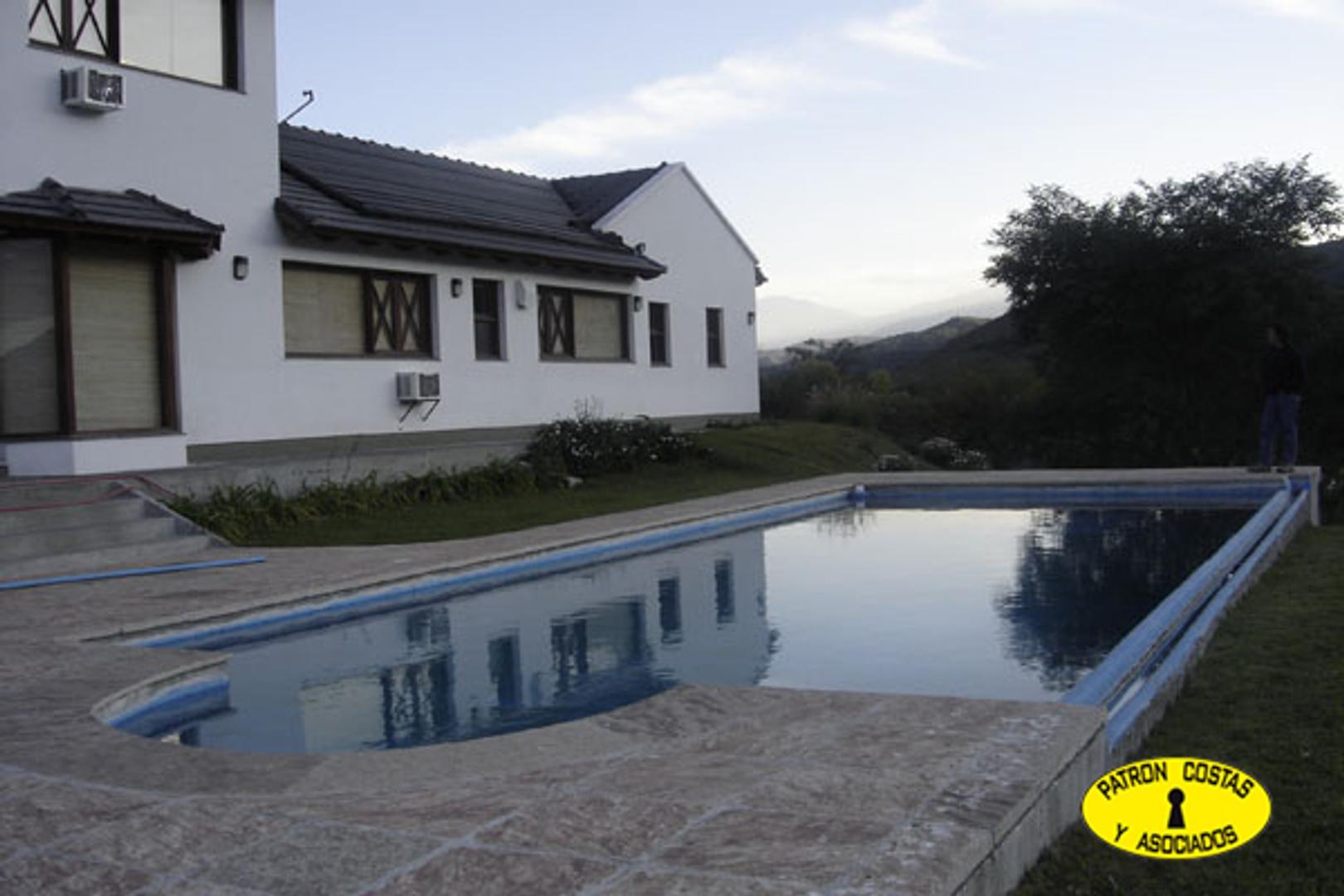 Casa 5 ambientes con 4 baños