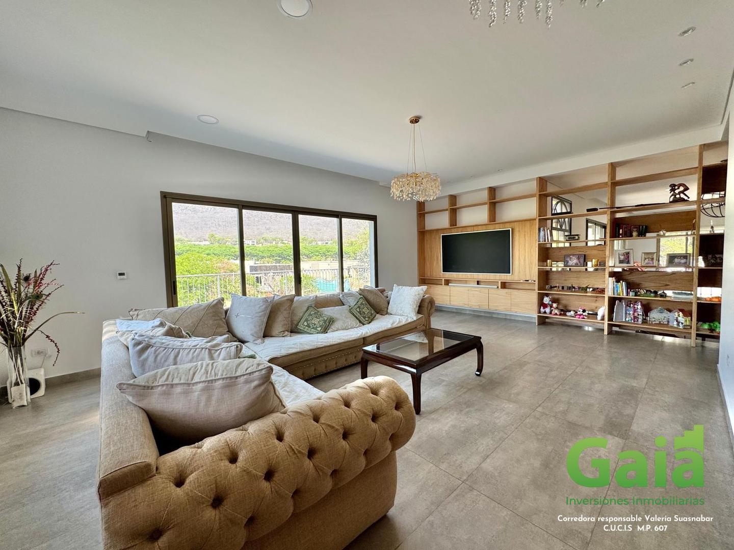 Casa 5 ambientes con 3 baños