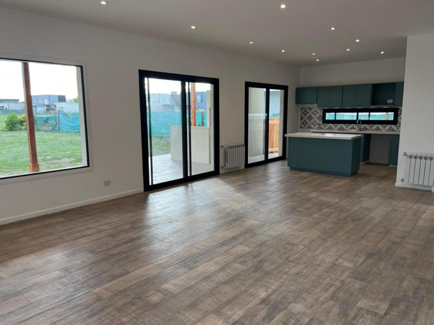 Casa 5 ambientes con 3 baños