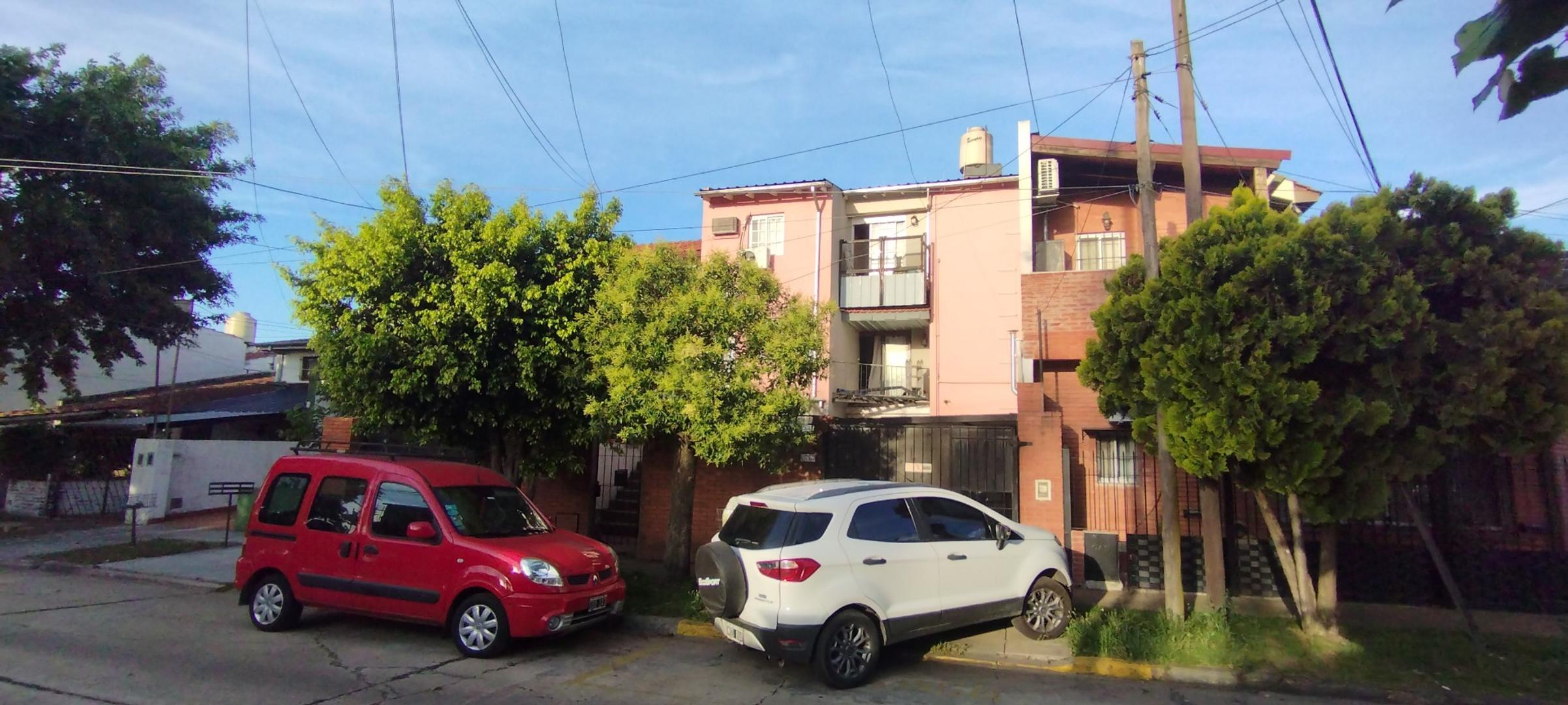 DEPARTAMENTO TIPO DUPLEX 3 AMBIENTES