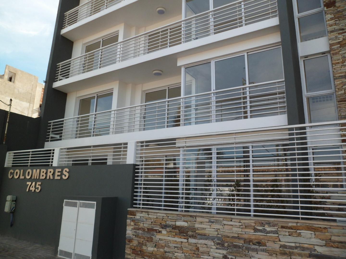 VENTA URGENTE - Depto 2 amb C/cochera - Colombres 745