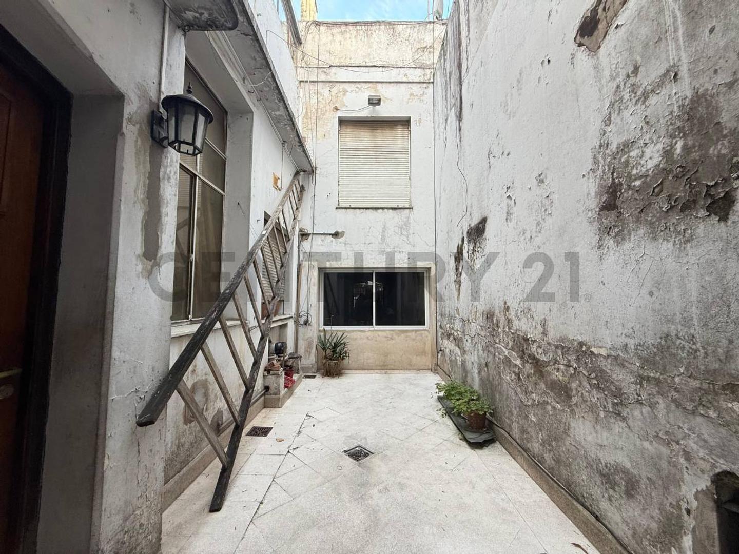 8 entre 53 y 54 1000, Piso 0