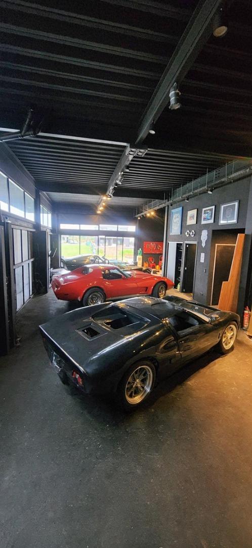 Casa en Alquiler con 4 cocheras