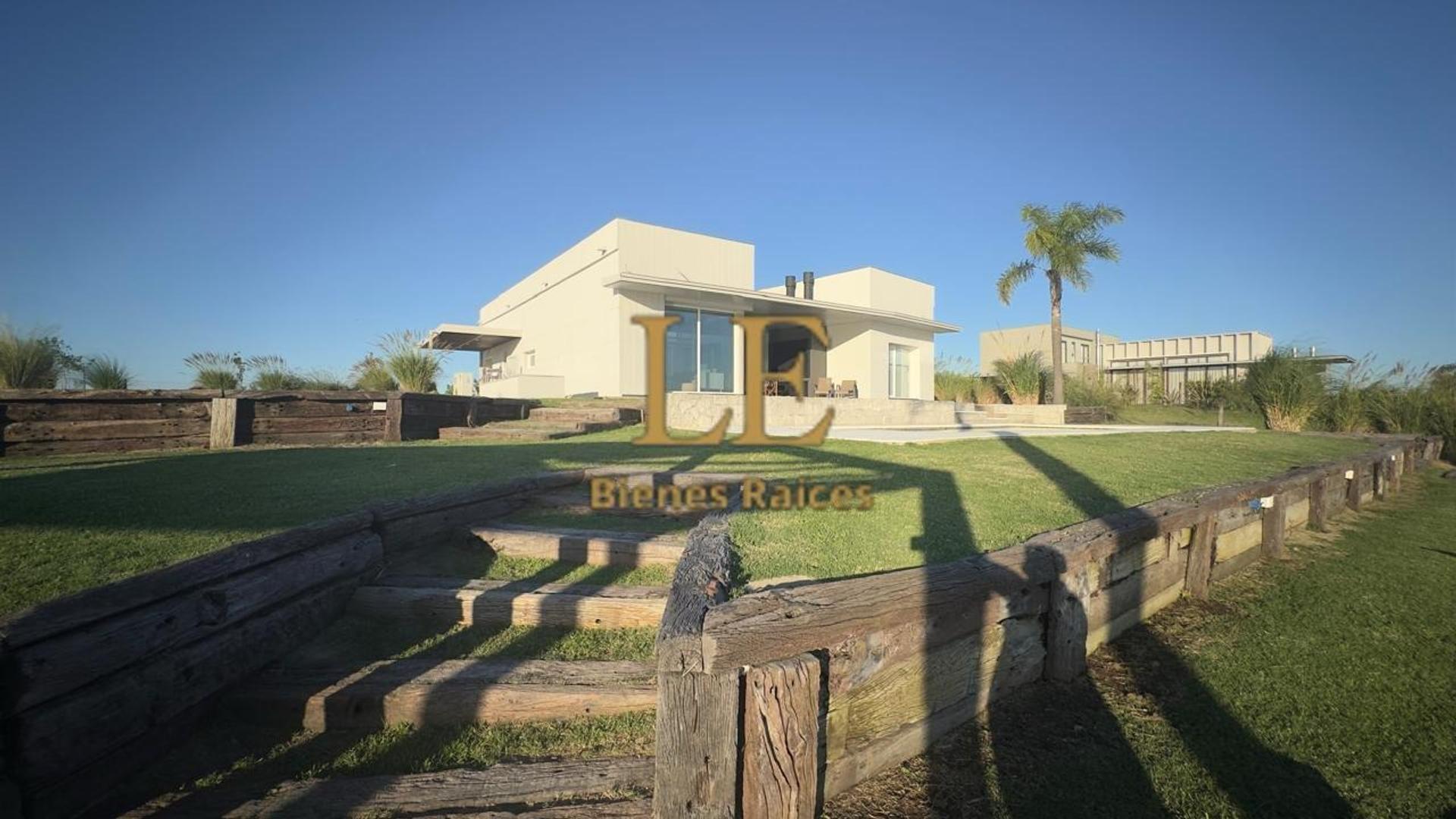 Casa 4 ambientes con 4 baños