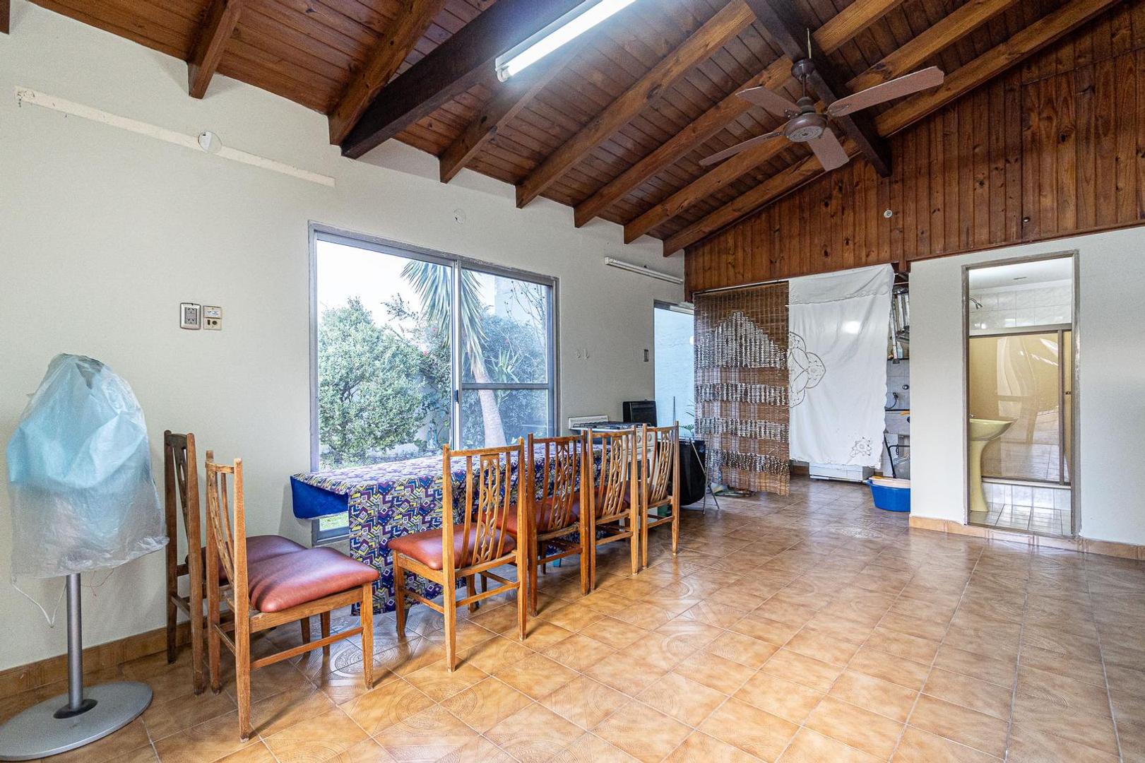 Casa en Venta con 3 cocheras
