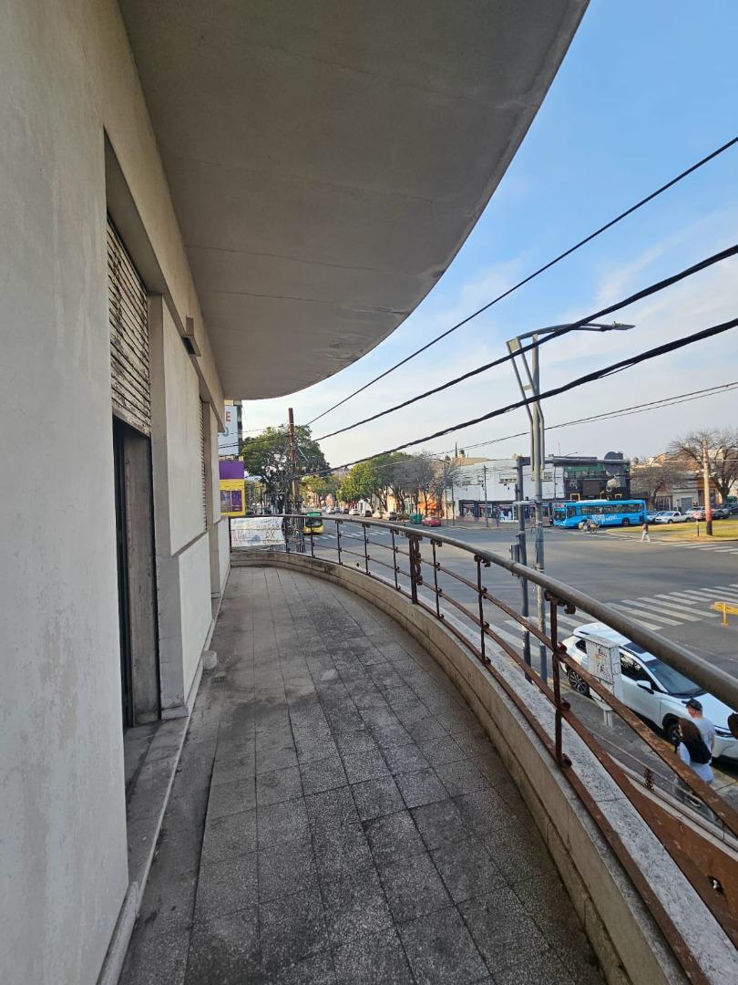 USO INTITUCIONAL/COMER - CASA  Av. SAN MARTÍN y Bv. SEGUÍ