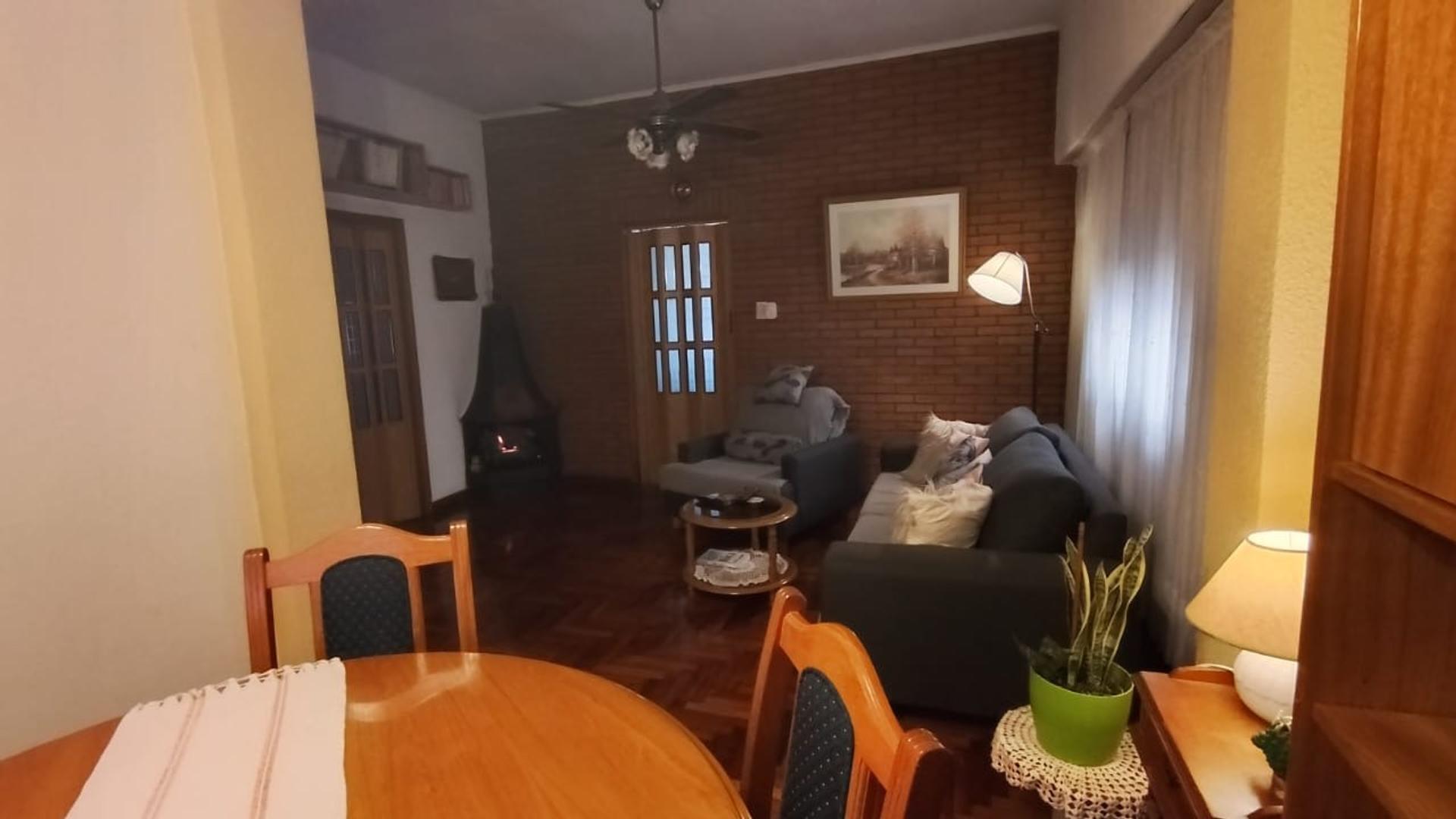 Casa 3 ambientes con 2 baños