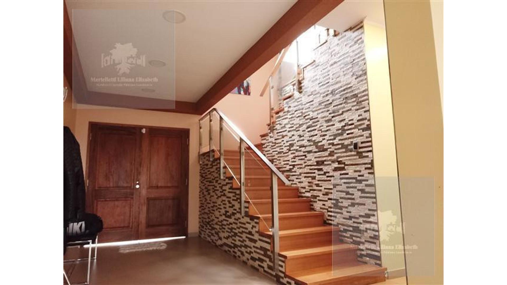 Casa 4 ambientes con 5 baños