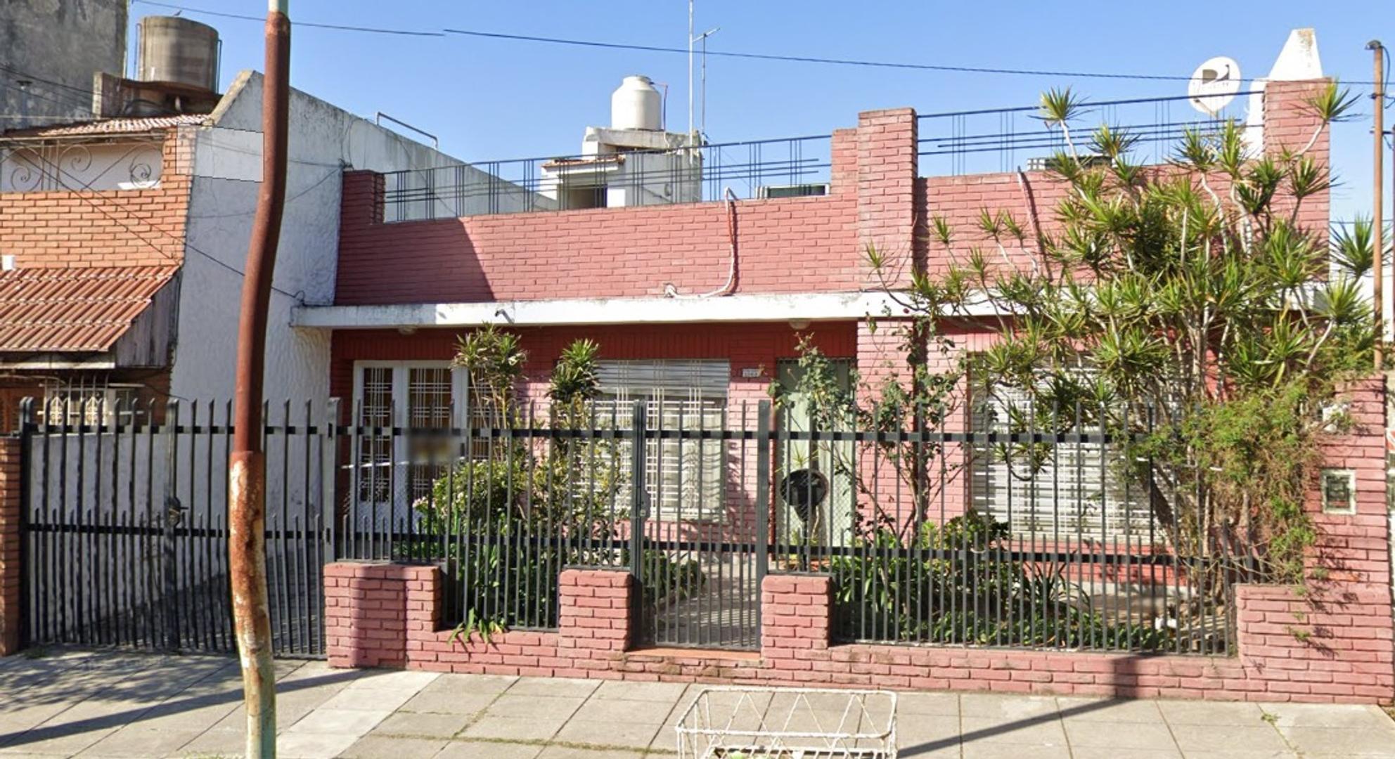 Casa 6 ambientes con 3 baños