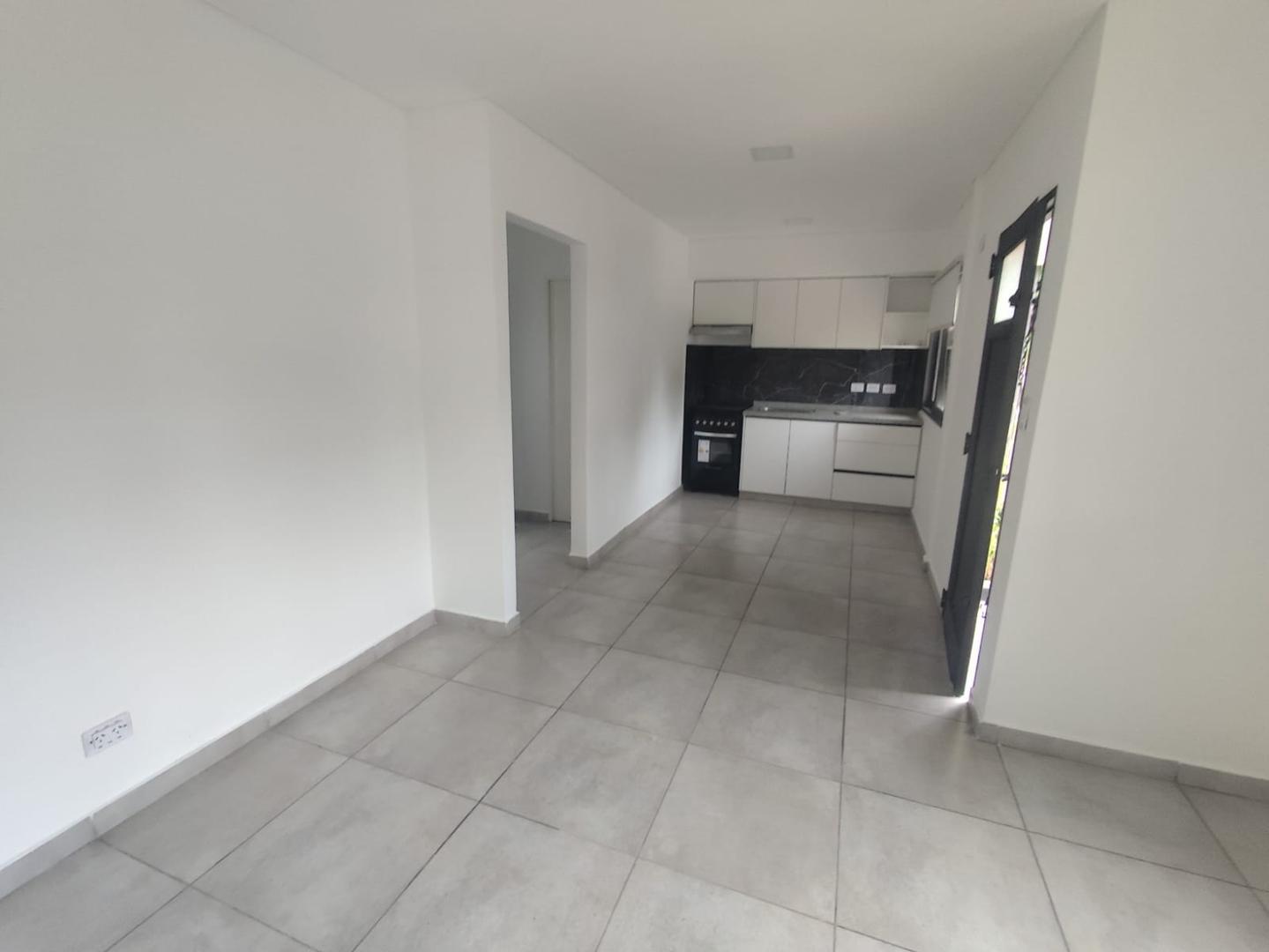 Depto Tipo Casa 2 ambientes con 1 baño