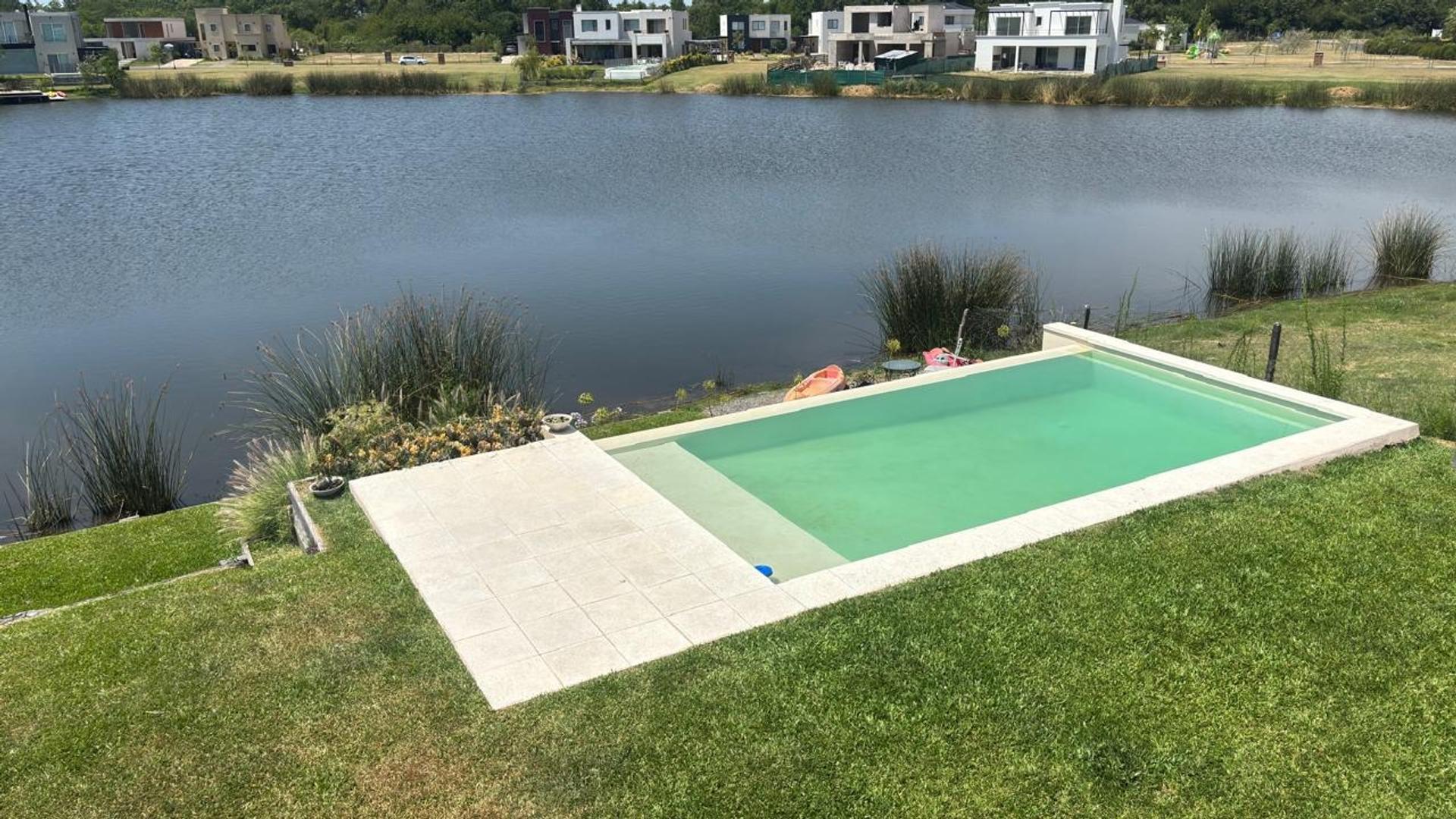 Moderna casa venta B° Santa Ana s/laguna c/pileta Villanueva