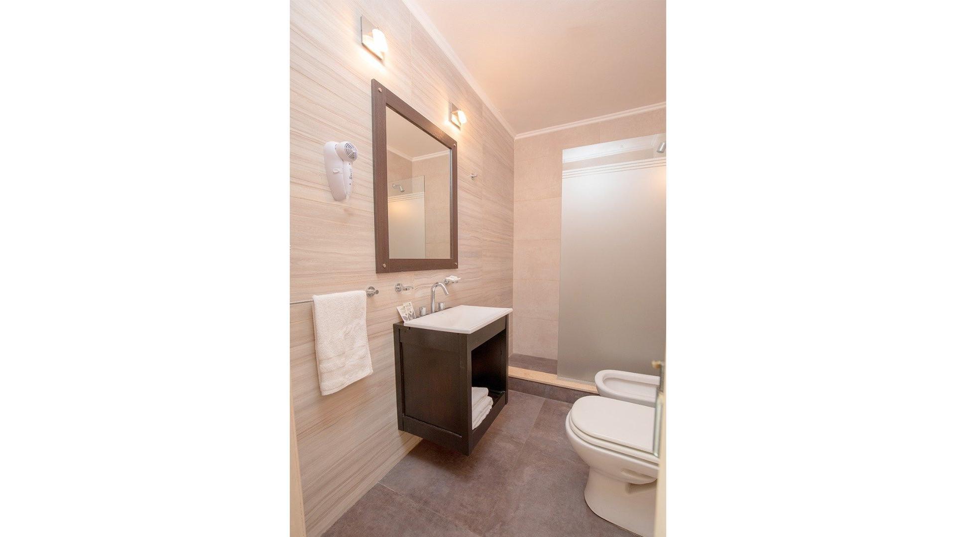 HOTEL 3 ESTRELLAS